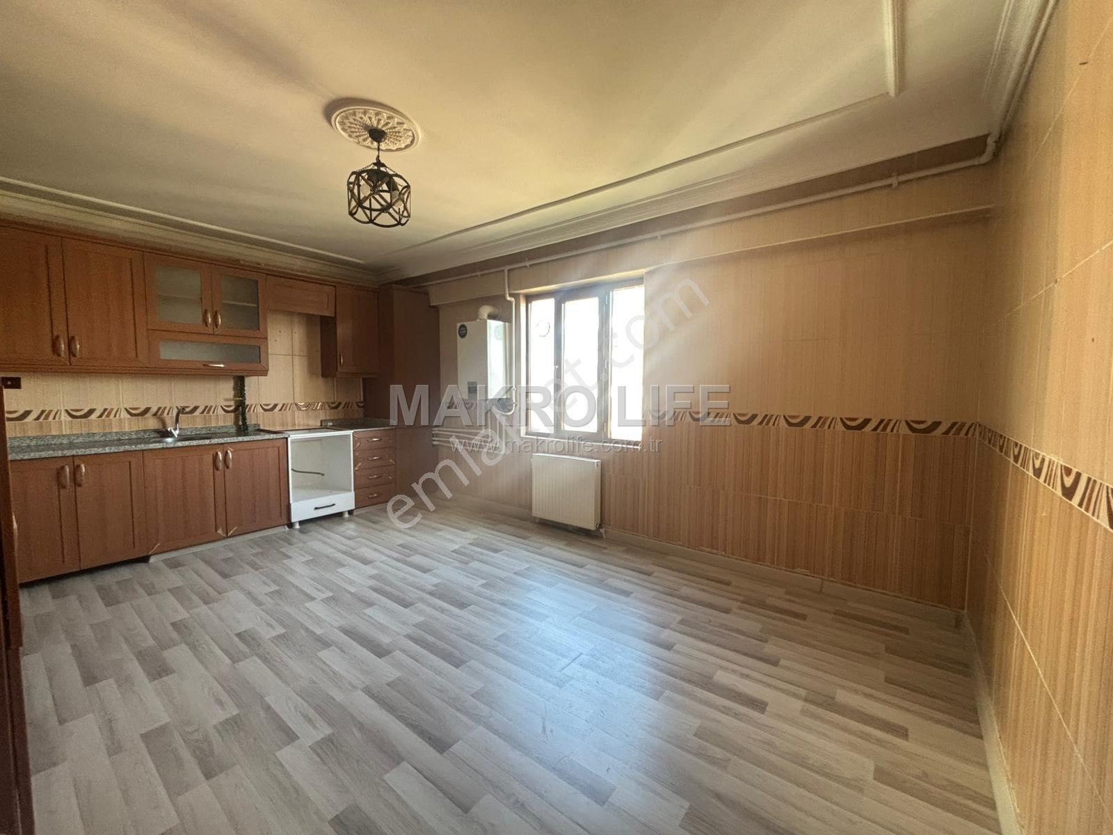 Makro Life Gayrimenkukden Tesisler Cadde Üzerinde Satılık 3+1 Fırsat Boş Daire - Görsel 6