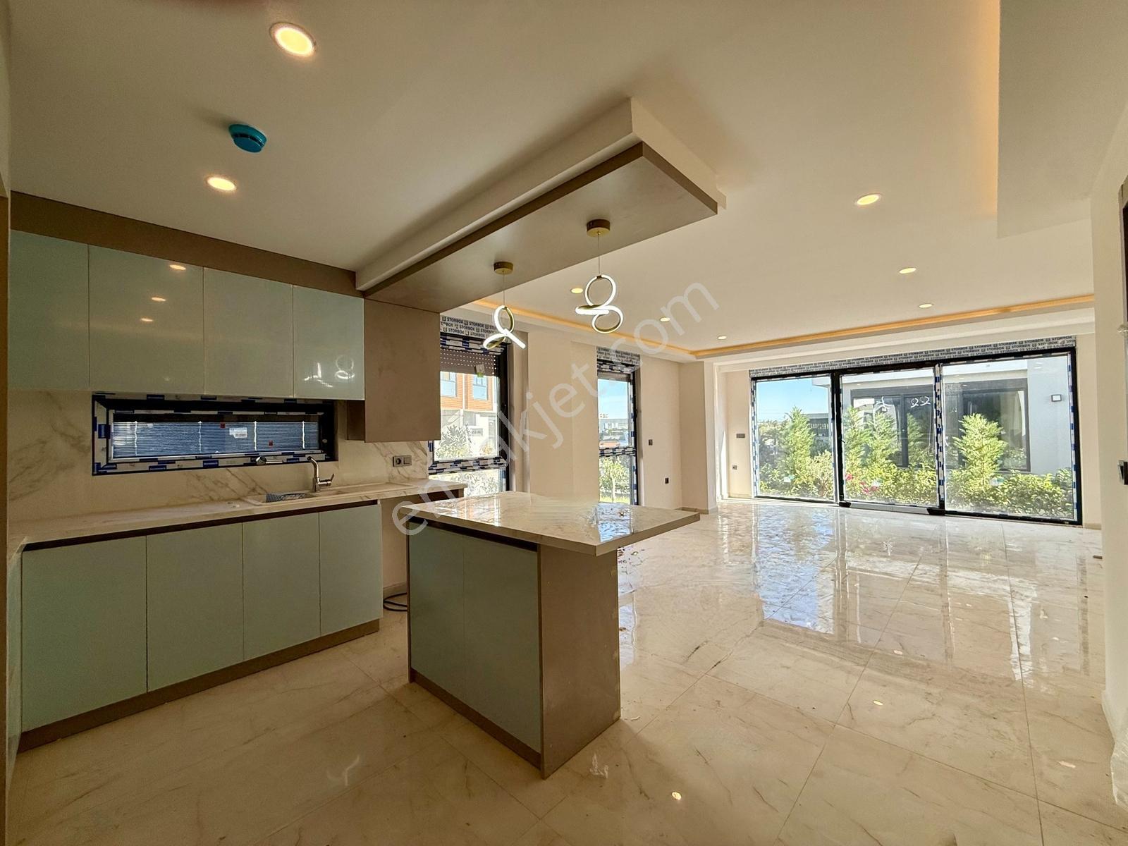 Altınkale'de Kiralık Site İçerisinde 5+1 Asansörlü Sıfır Villa - Görsel 18