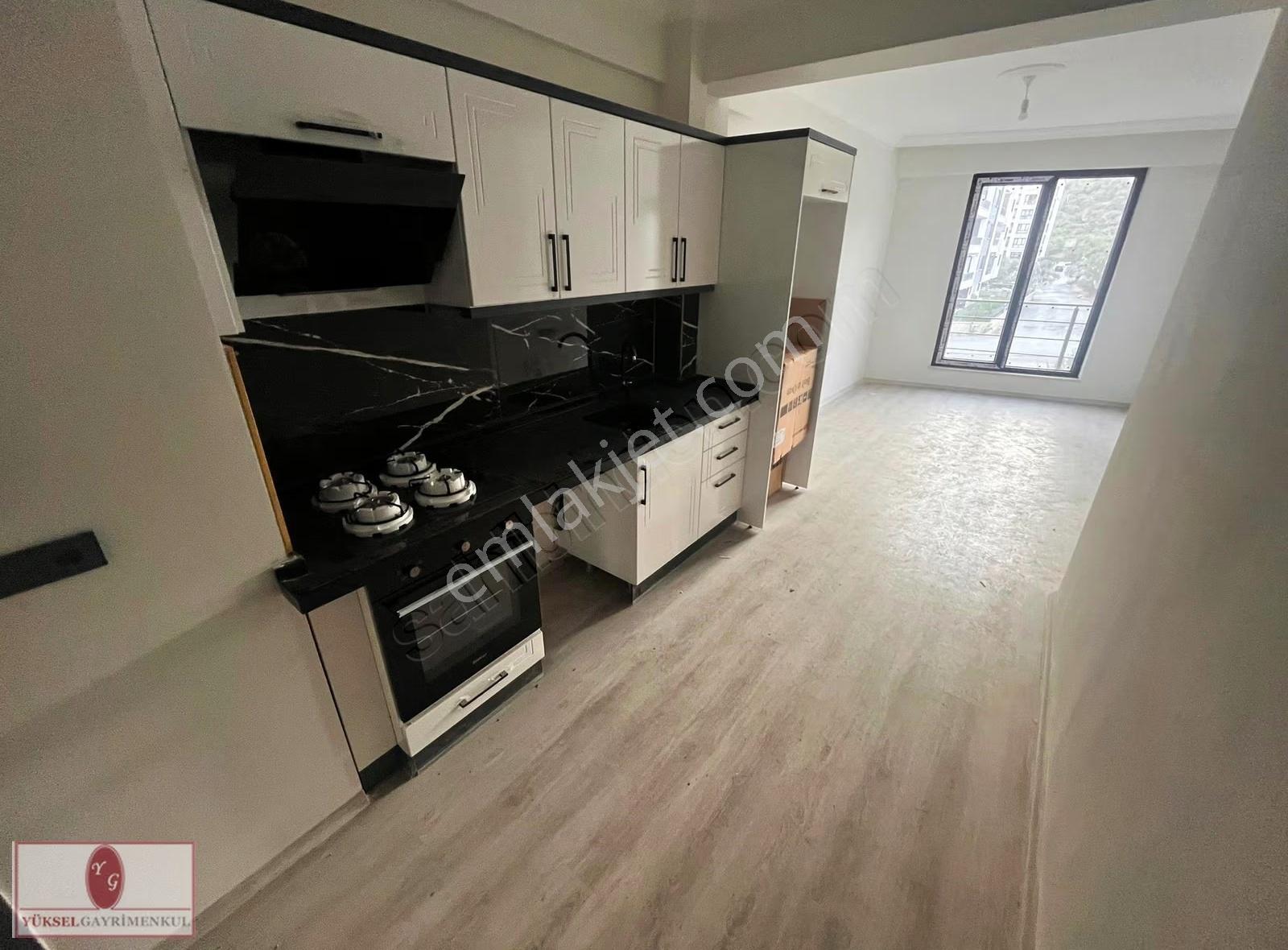 Yüksel'den Kadıköy'de Kiralık Öncephe Asansörlü Arakat 1+1 Daire