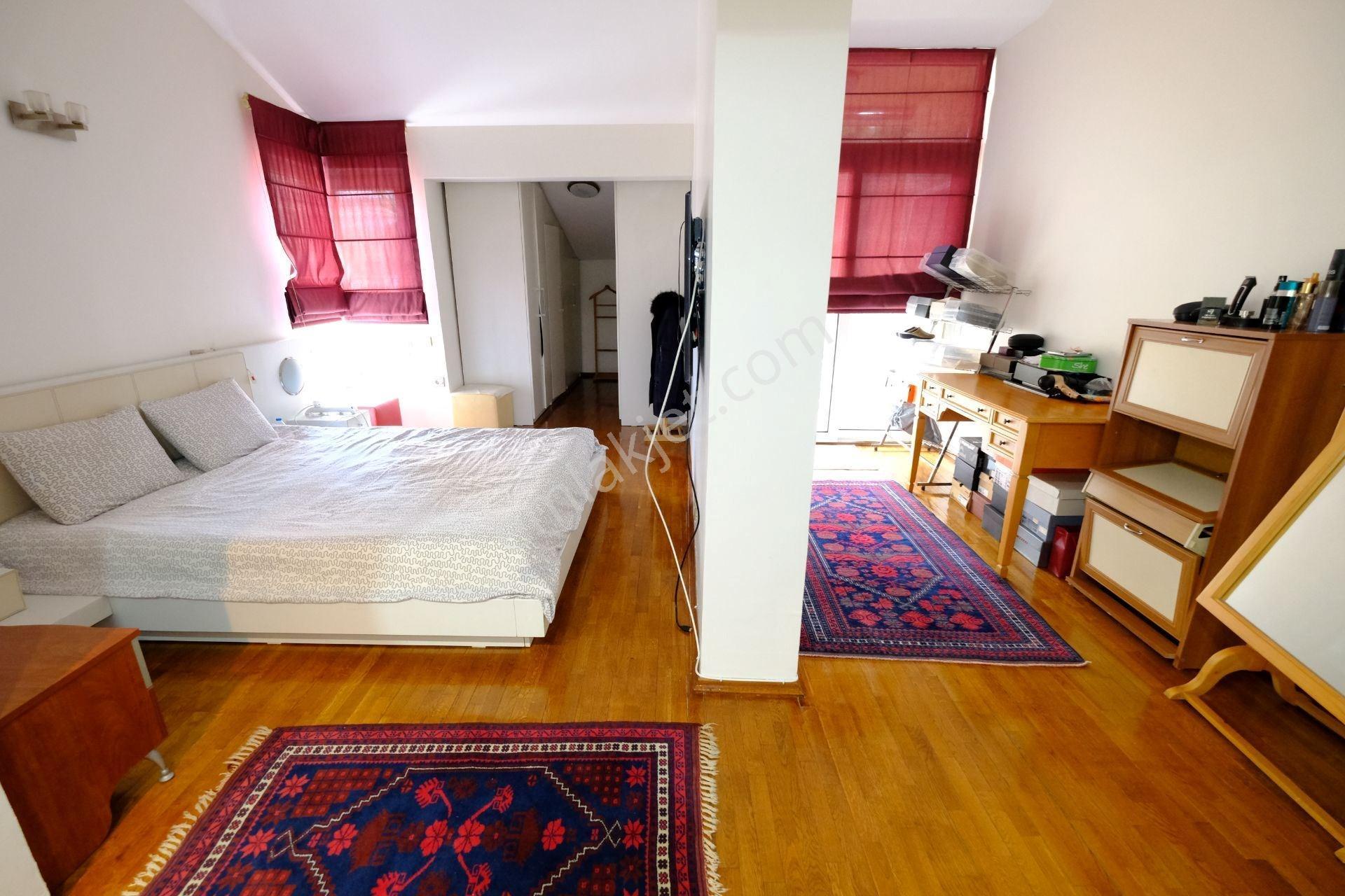 Güvenlikli Sitede Özel Havuz Manzaralı 5+2 Geniş Aile Tripleks - Görsel 17