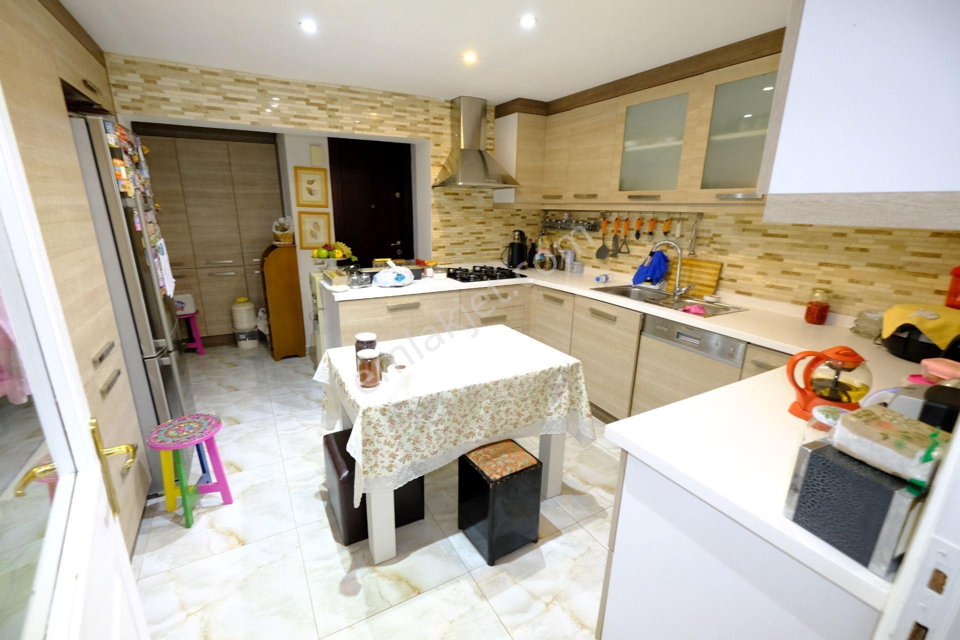 Güvenlikli Sitede Özel Havuz Manzaralı 5+2 Geniş Aile Tripleks - Görsel 32