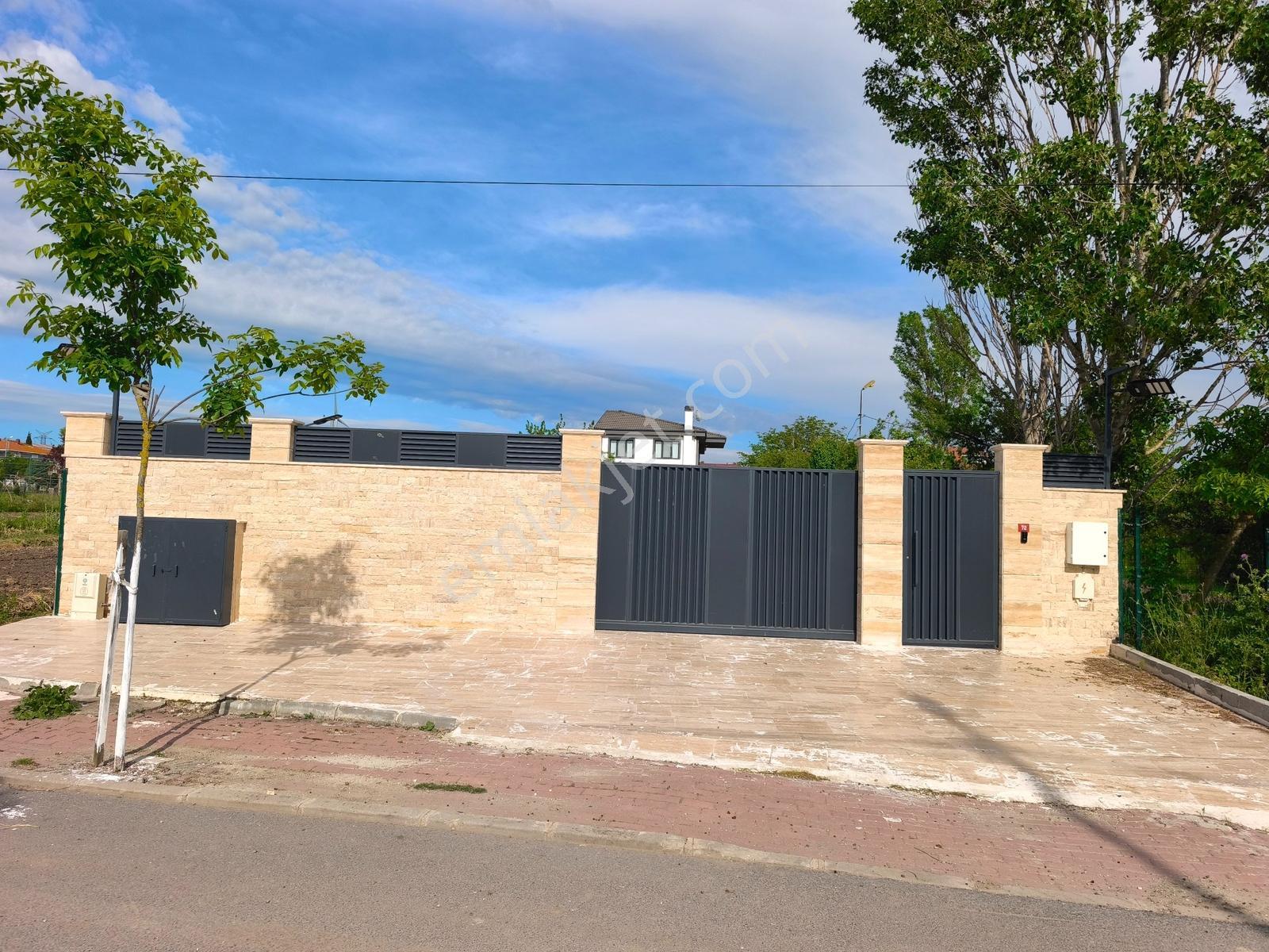Silivri B.kılıçlı Merkezde 900m² Arsa İçinde 6+1 İskanlı Villa - Görsel 2