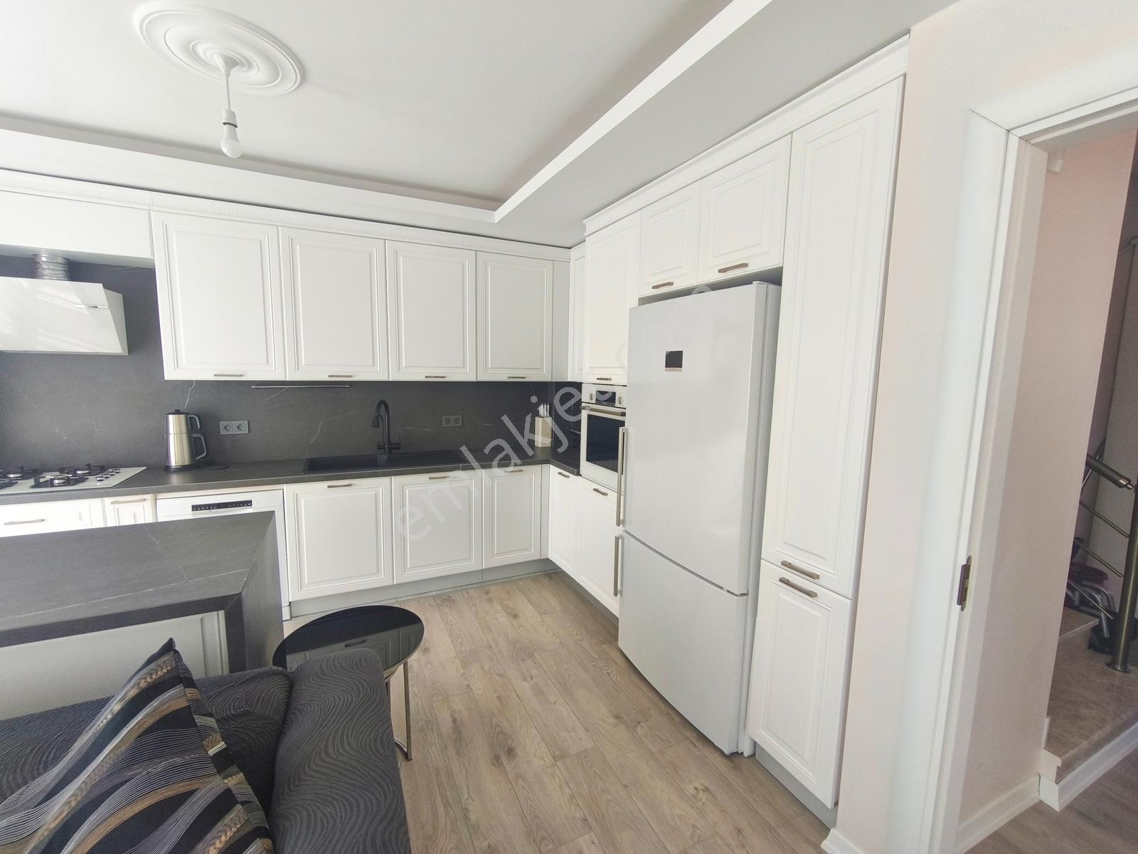 Silivri B.kılıçlı Merkezde 900m² Arsa İçinde 6+1 İskanlı Villa - Görsel 15