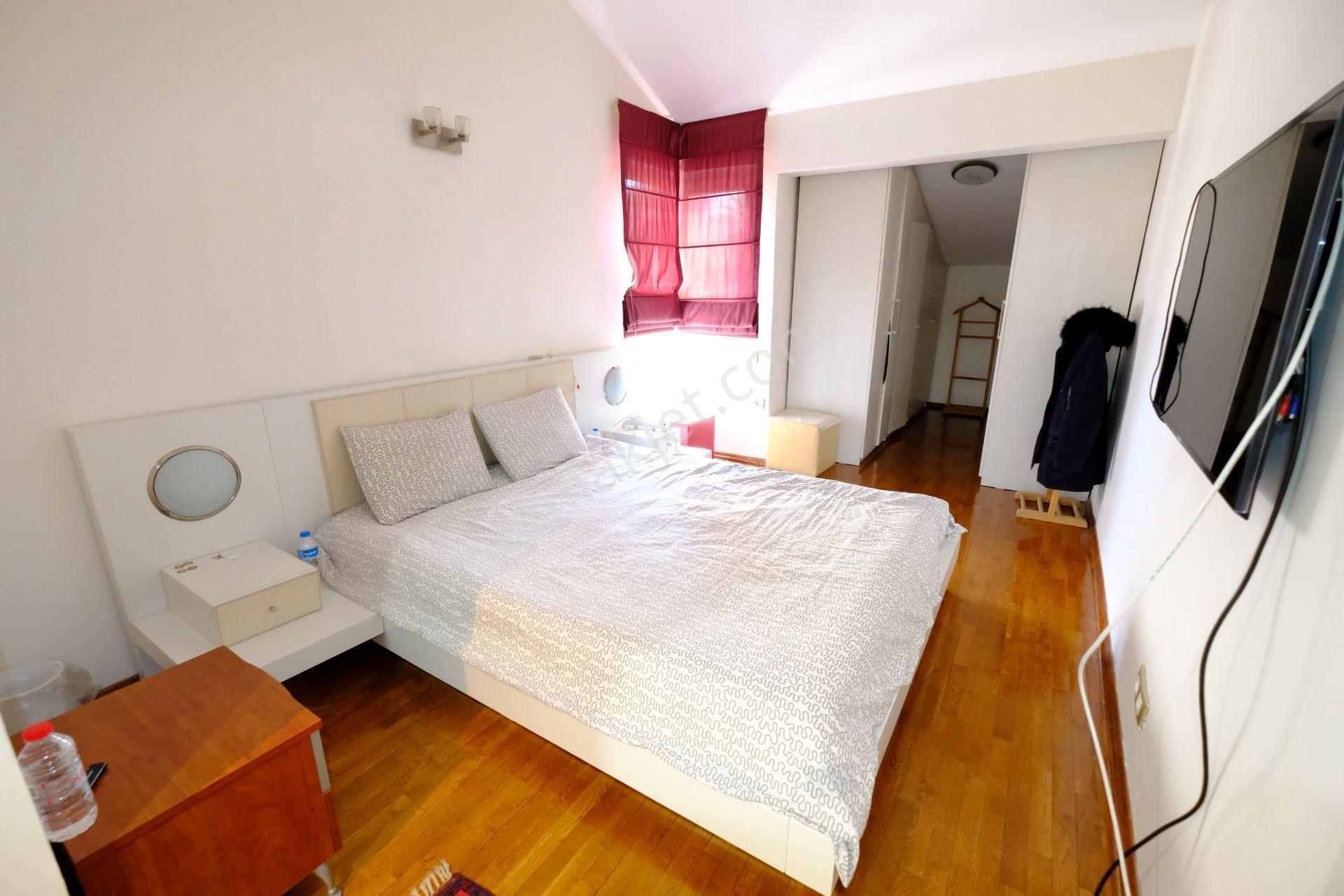 Güvenlikli Sitede Özel Havuz Manzaralı 5+2 Geniş Aile Tripleks - Görsel 12