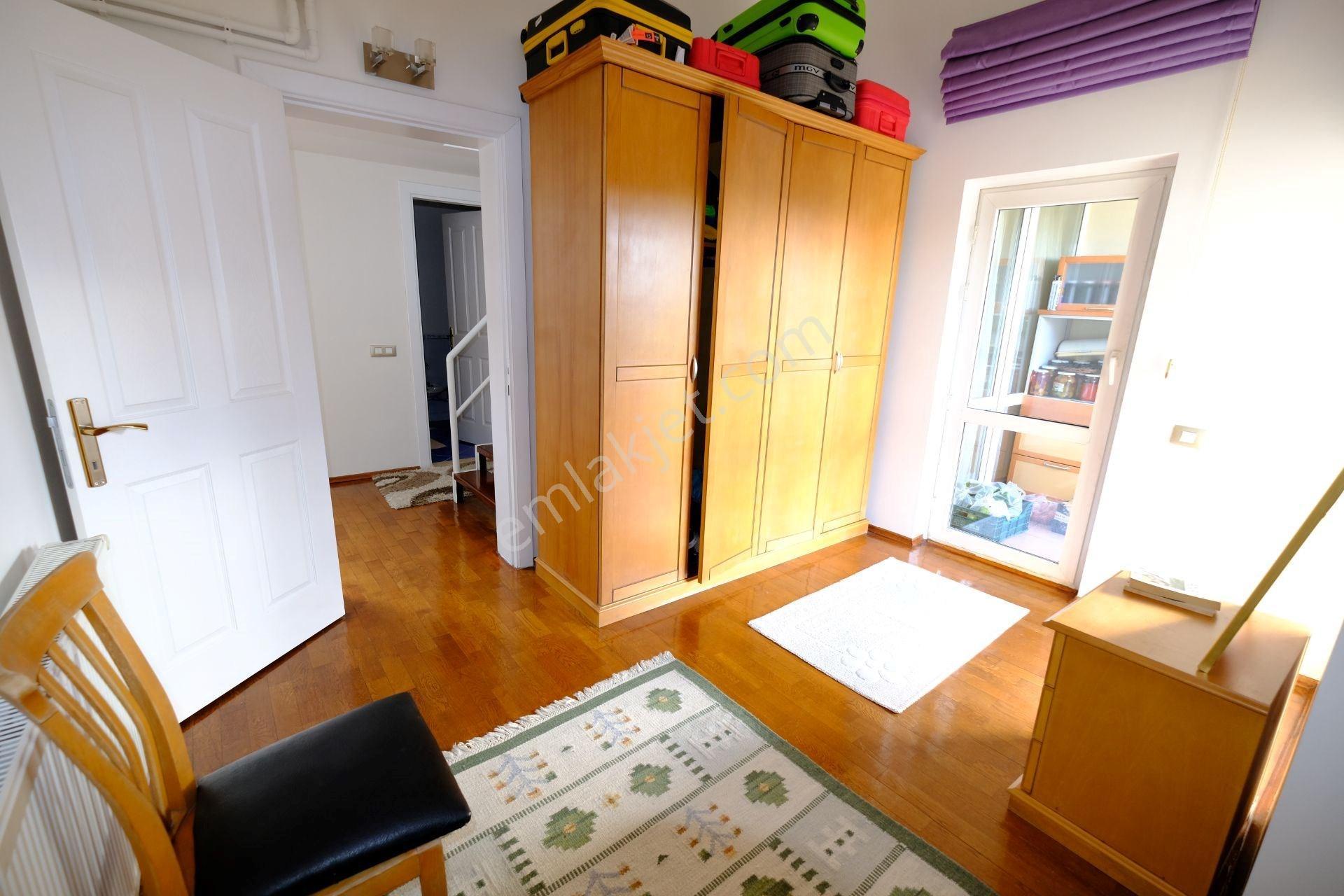 Güvenlikli Sitede Özel Havuz Manzaralı 5+2 Geniş Aile Tripleks - Görsel 9