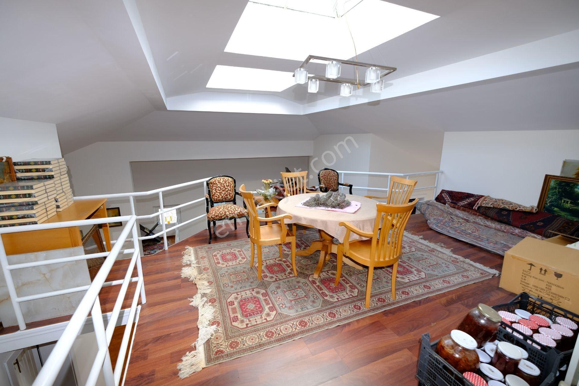 Güvenlikli Sitede Özel Havuz Manzaralı 5+2 Geniş Aile Tripleks - Görsel 19