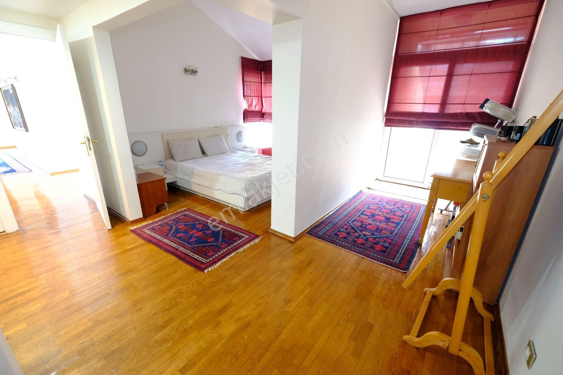 Güvenlikli Sitede Özel Havuz Manzaralı 5+2 Geniş Aile Tripleks - Görsel 15