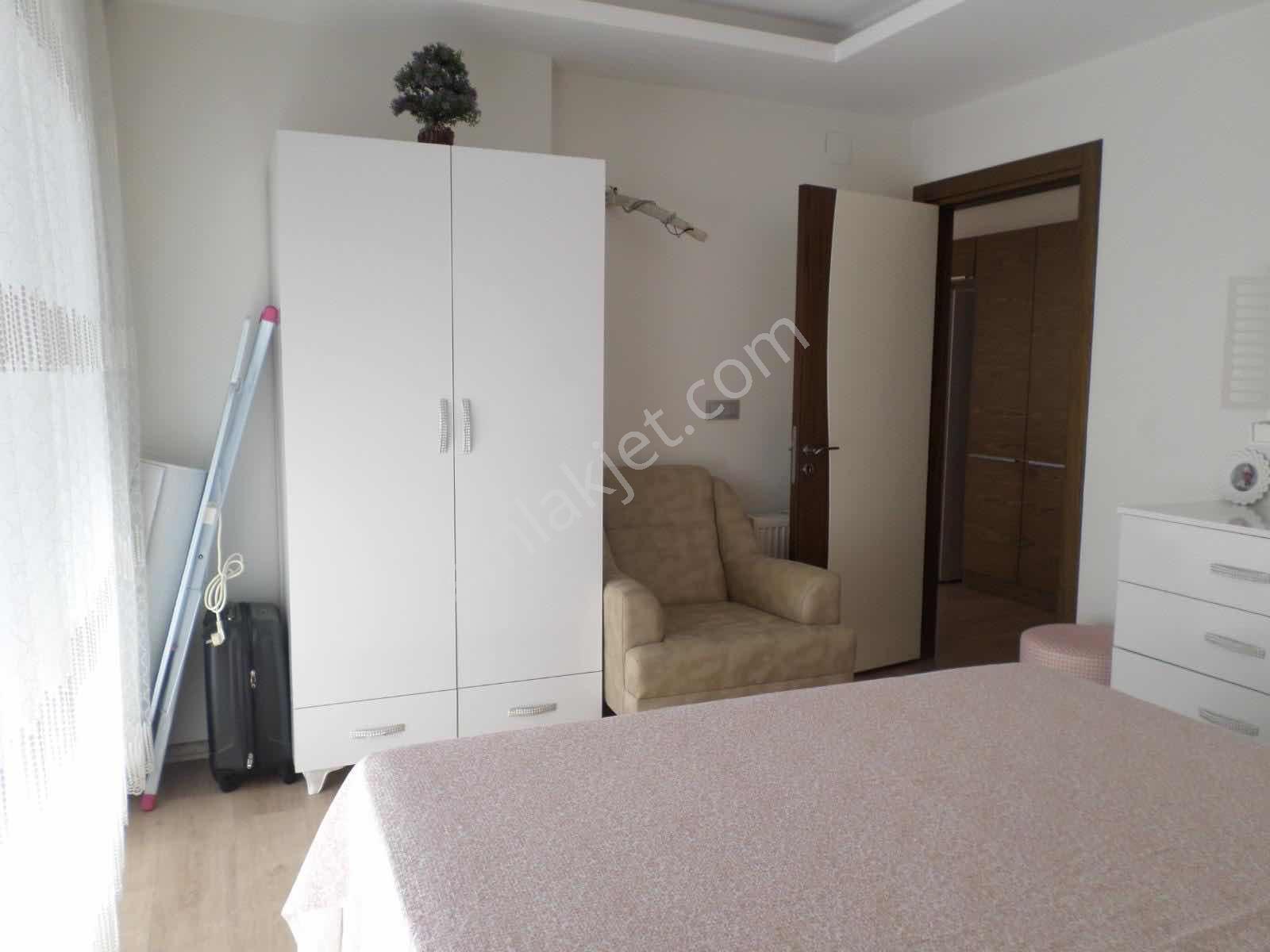 Havuzlu Güvenlikli Sitede Çok Geniş Ful Eşyalı Kiralık 1+1 Daire - Görsel 13
