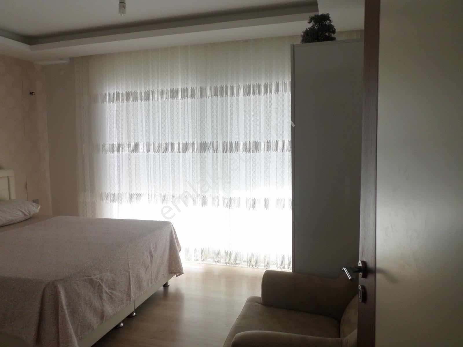 Havuzlu Güvenlikli Sitede Çok Geniş Ful Eşyalı Kiralık 1+1 Daire - Görsel 4