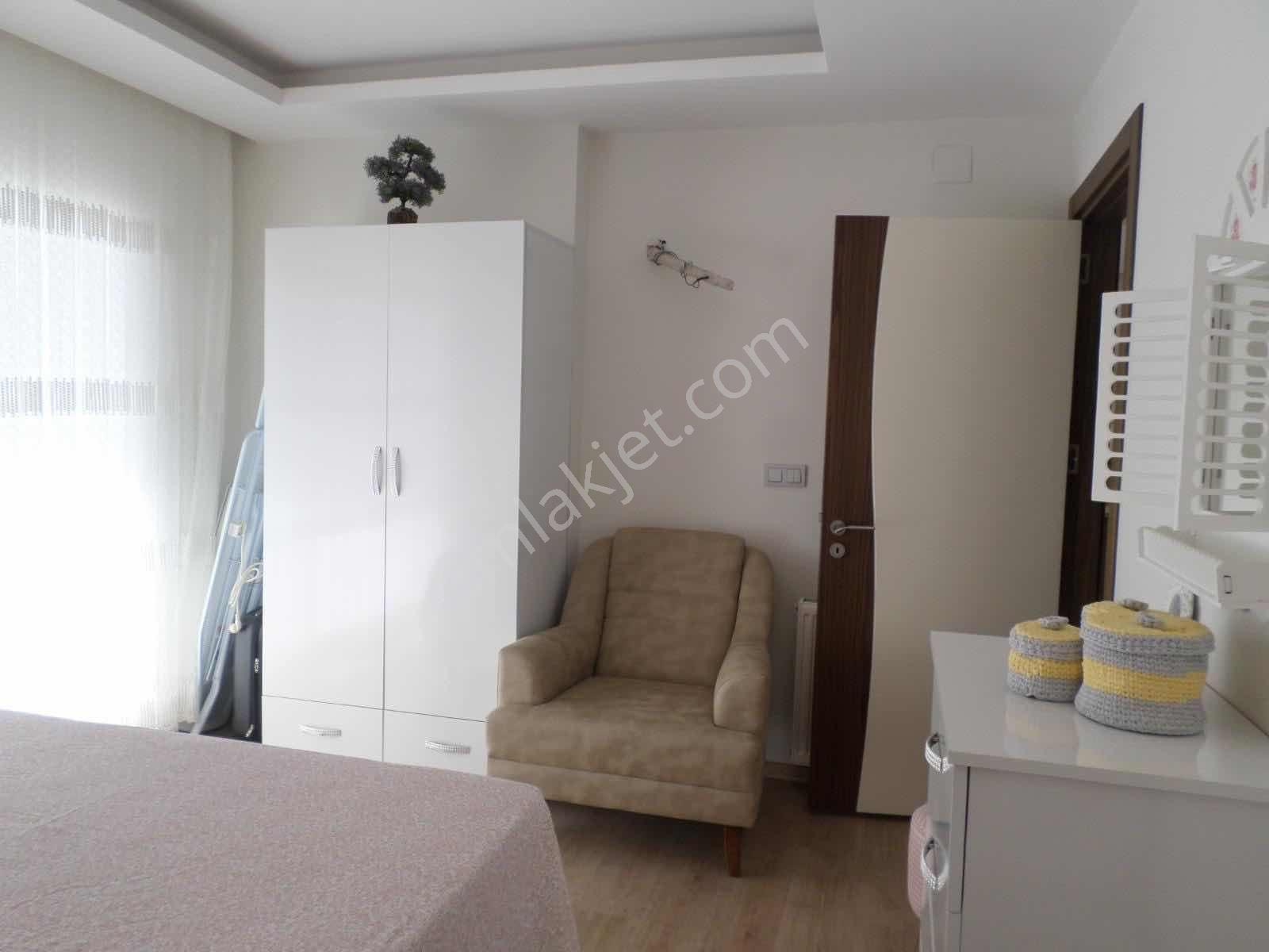 Havuzlu Güvenlikli Sitede Çok Geniş Ful Eşyalı Kiralık 1+1 Daire - Görsel 14