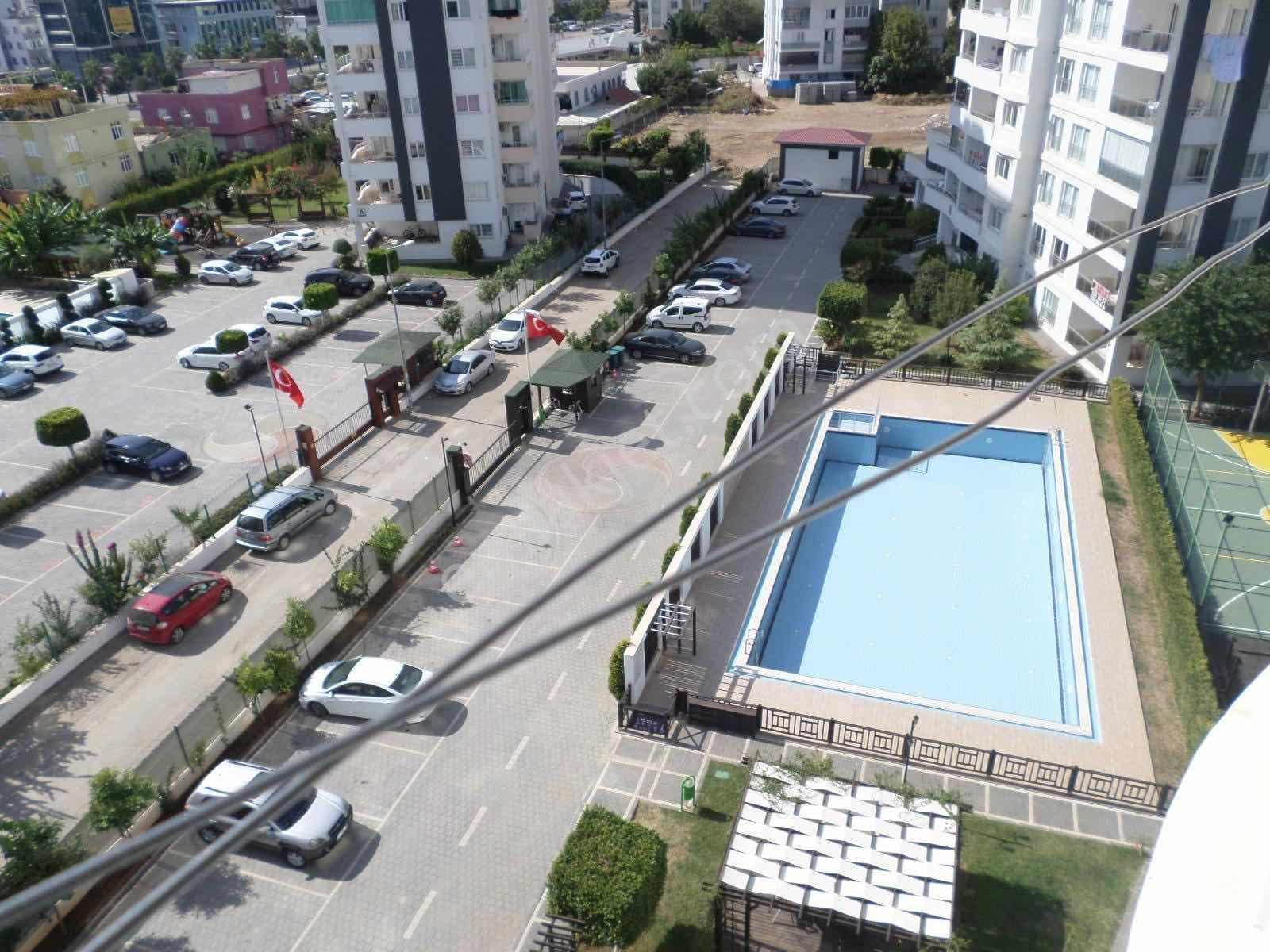 Havuzlu Güvenlikli Sitede Çok Geniş Ful Eşyalı Kiralık 1+1 Daire - Görsel 7