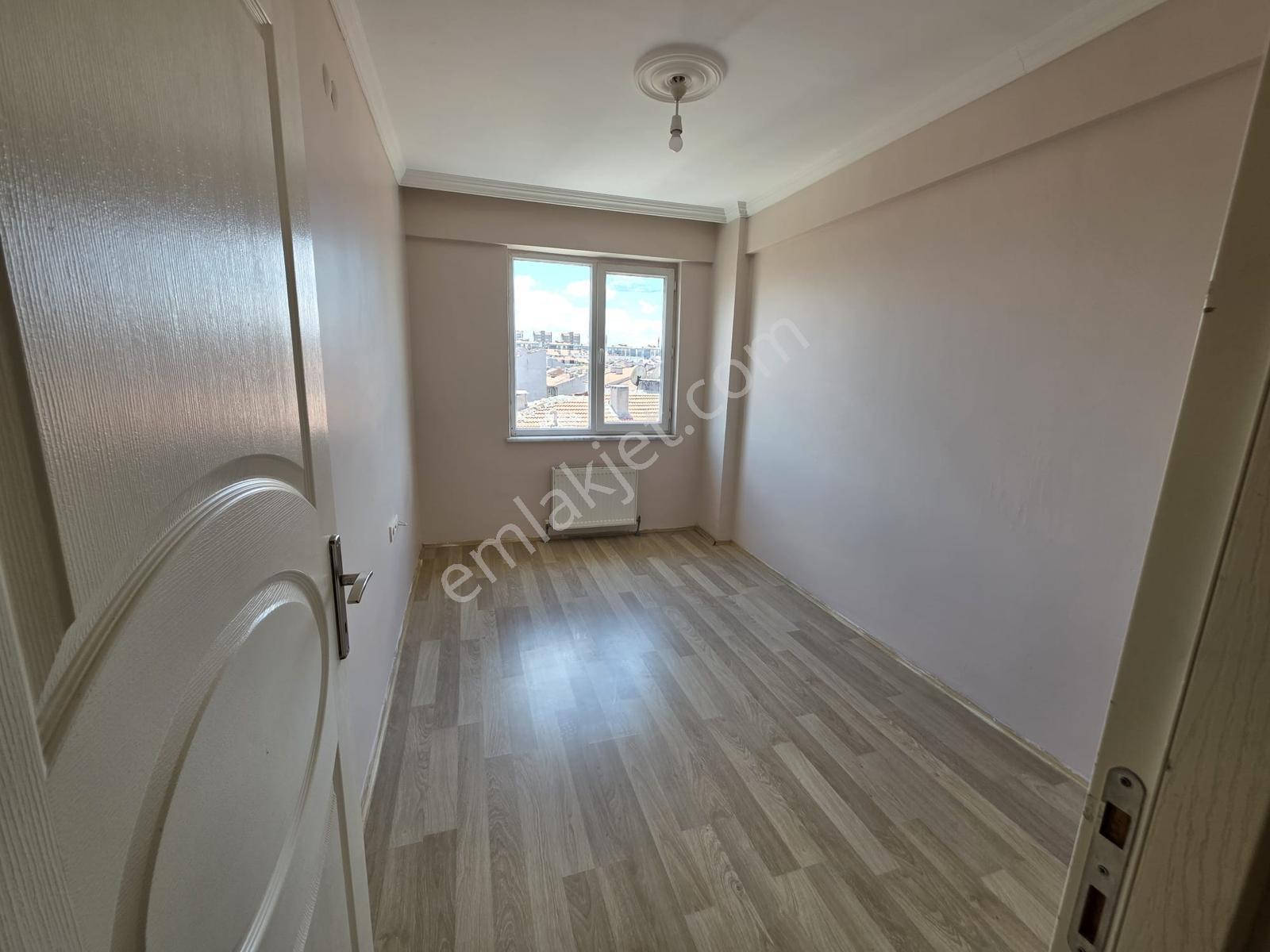 Şirintepe Örme Sokak'ta Bakımlı Satılık 2+0 Satılık Daire - Görsel 13