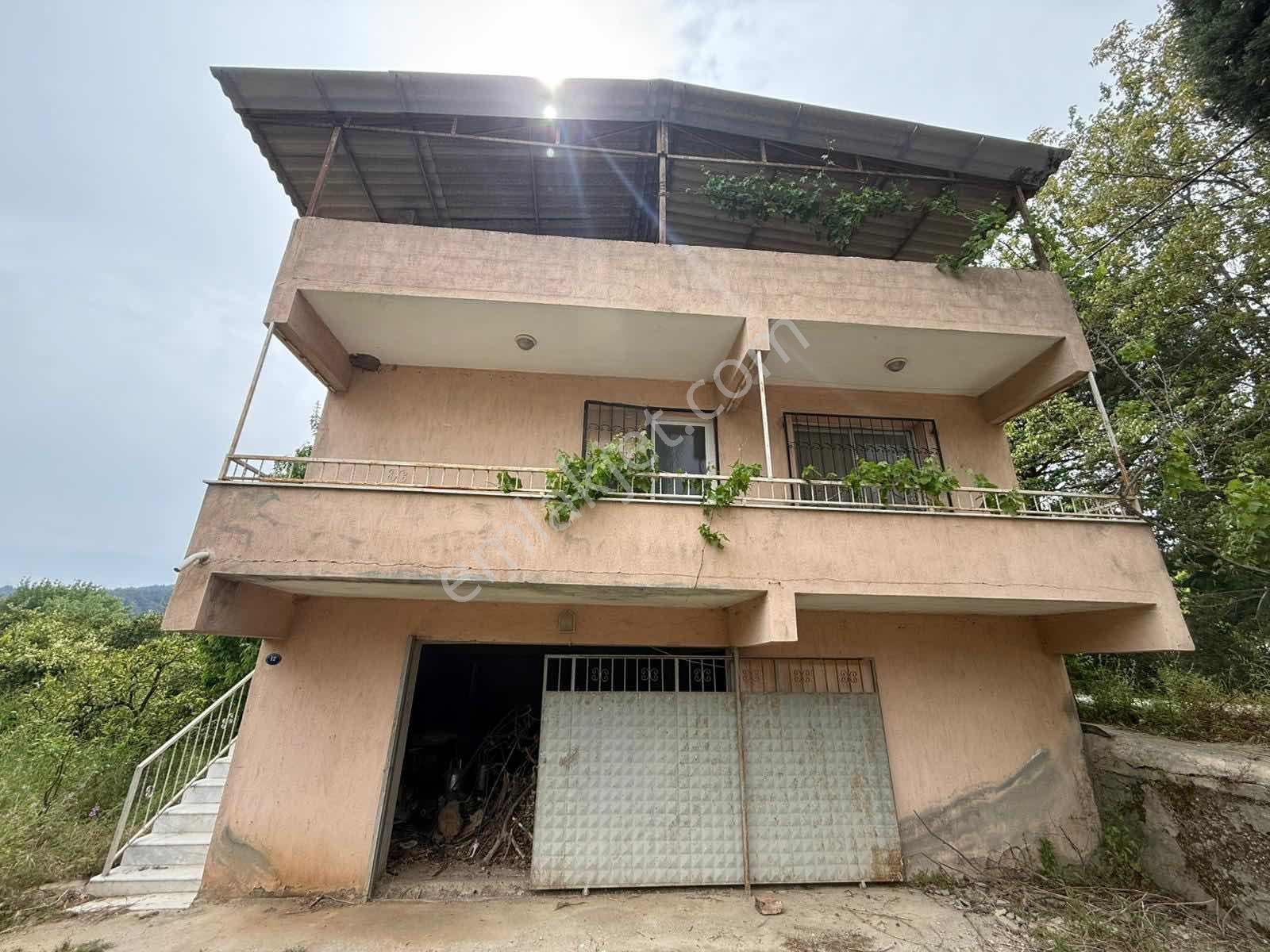 Menderes Ahmetbeyli'de 2 Katlı Ev Olan Satılık Arazi - Görsel 12