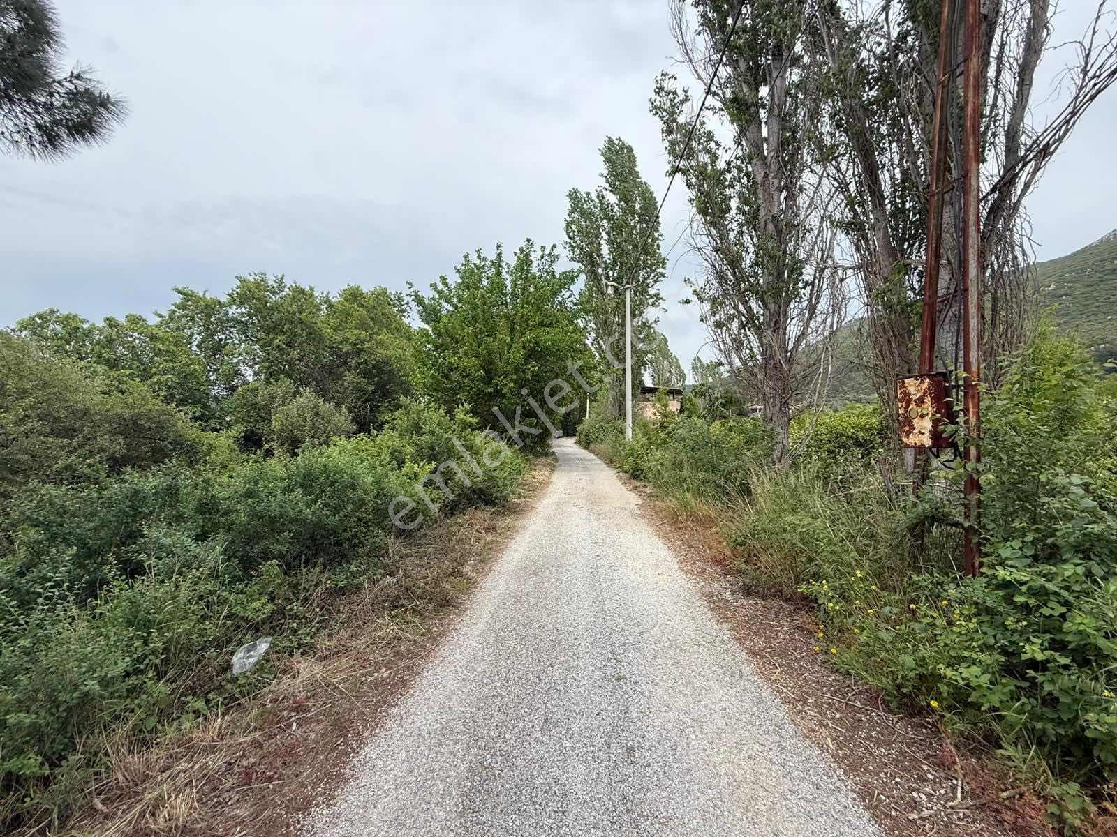 Menderes Ahmetbeyli'de 2 Katlı Ev Olan Satılık Arazi - Görsel 3