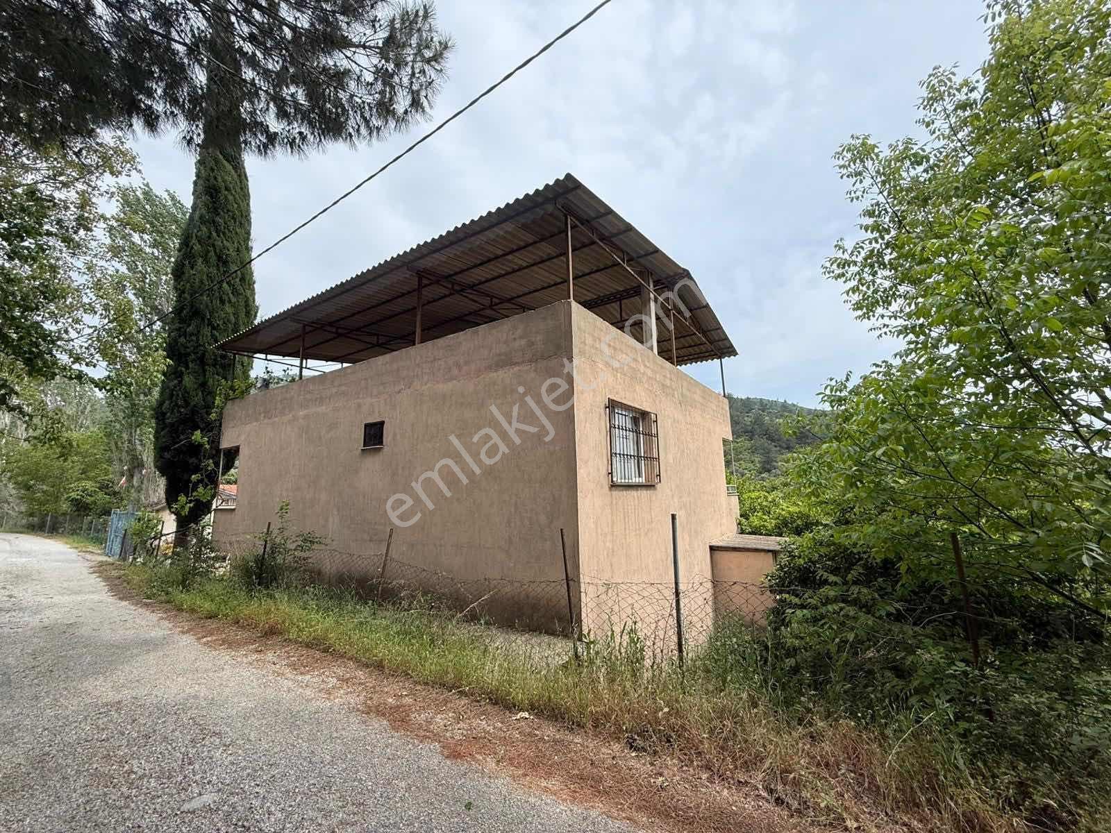 Menderes Ahmetbeyli'de 2 Katlı Ev Olan Satılık Arazi - Görsel 2