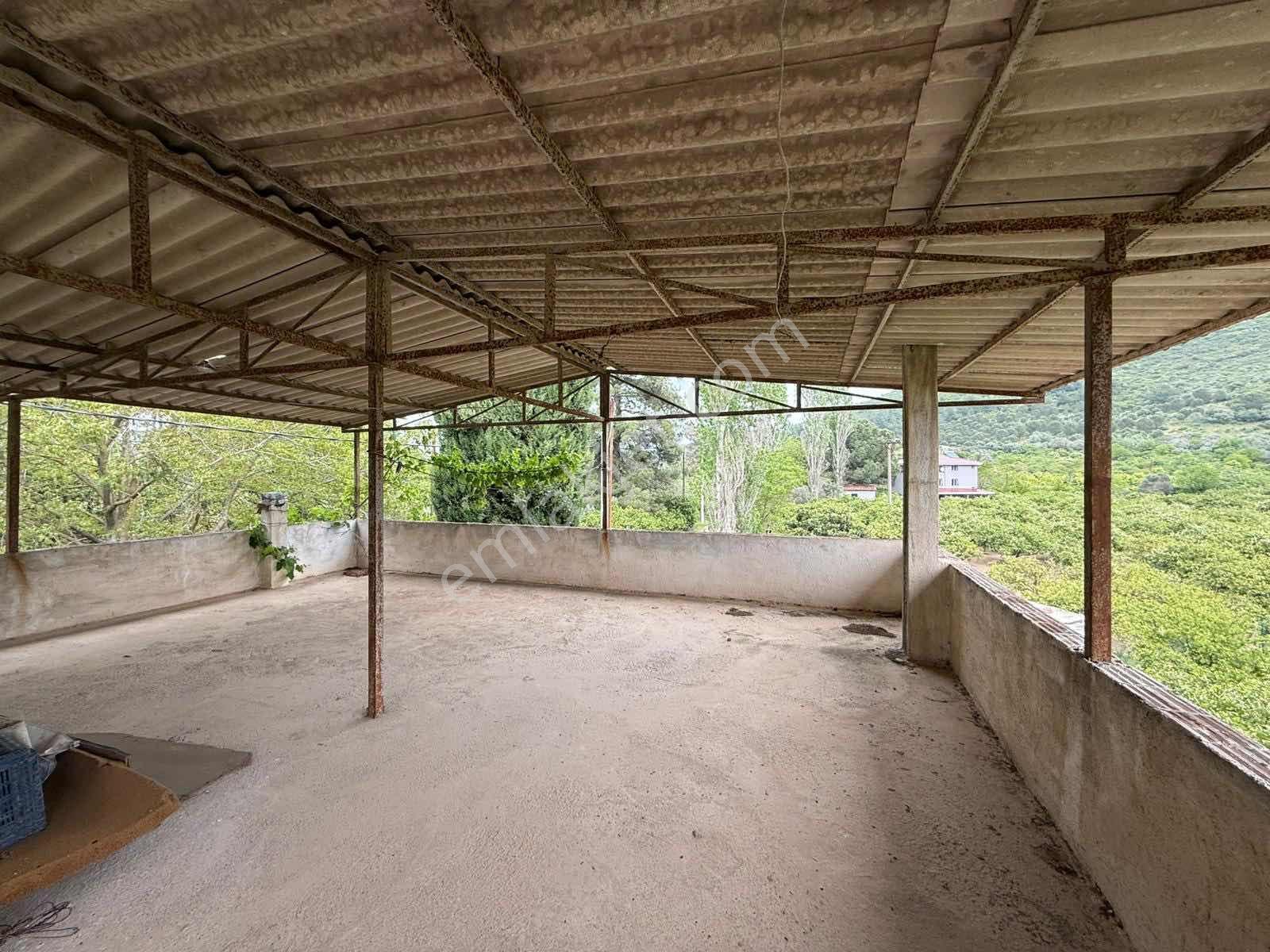 Menderes Ahmetbeyli'de 2 Katlı Ev Olan Satılık Arazi - Görsel 29