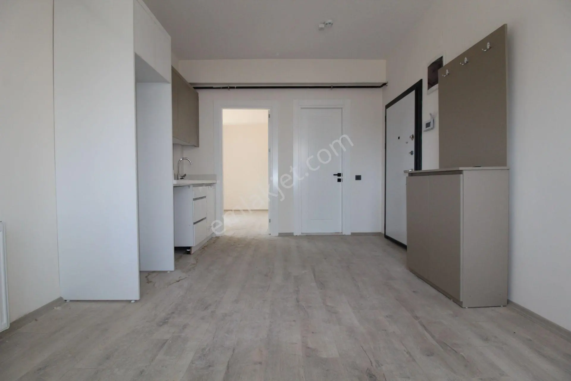 Aslan'dan Eski Mezitli De Site İçi Kiralık 1+1 Daire
