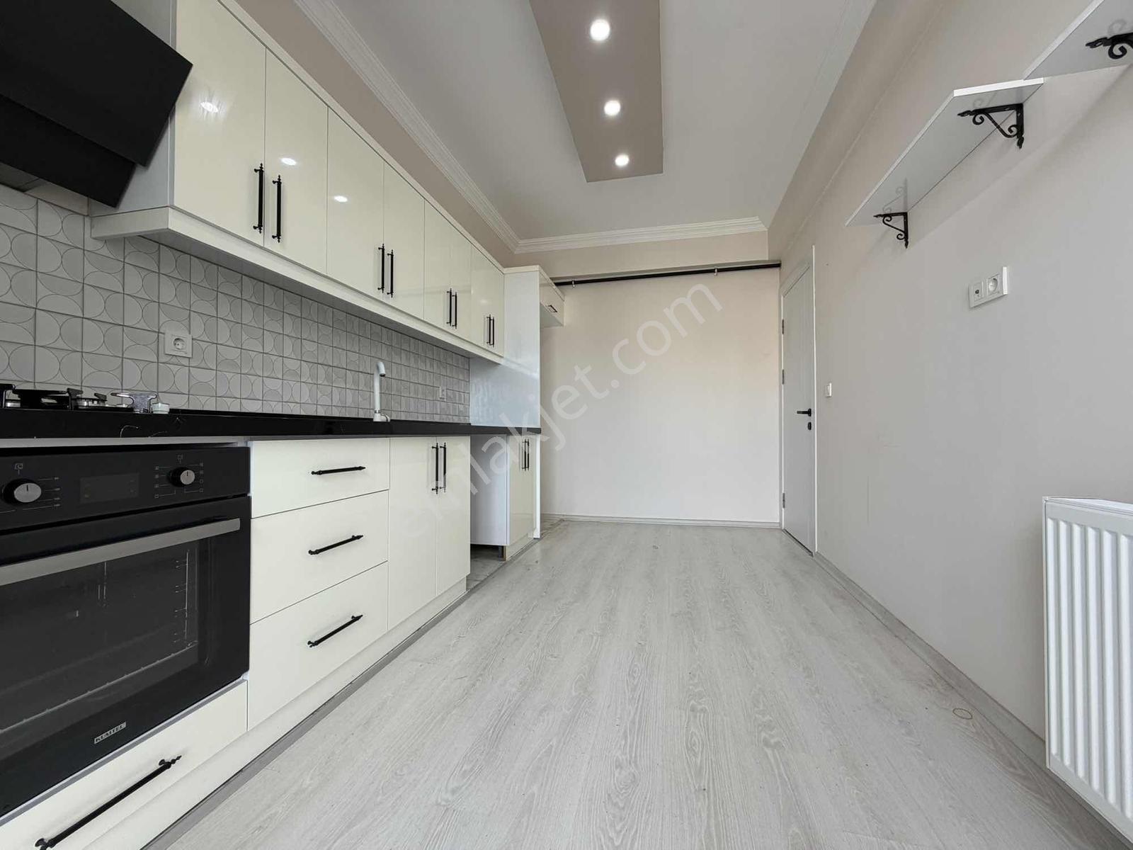 Onmax Bahçelievlerde Satılık 4+1 200 M2 Doğalgazlı Dubleks Daire - Görsel 2