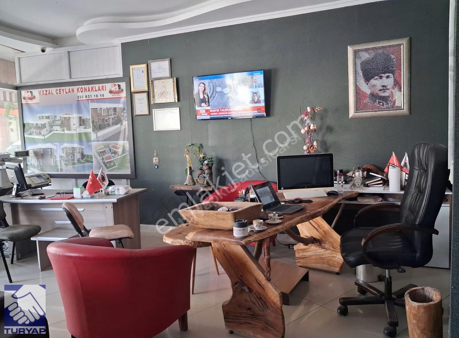 Kuşadası Cumhuriyet Mahallesi'nde Kiralık Dükkan