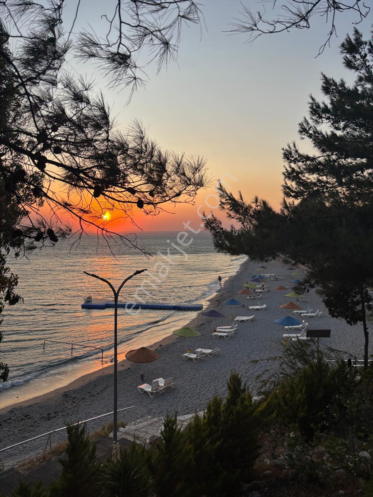 Denize Sıfır Özel Plajlı Lalekent Sitesinde 3+1 Eşyalı Villa - Görsel 7
