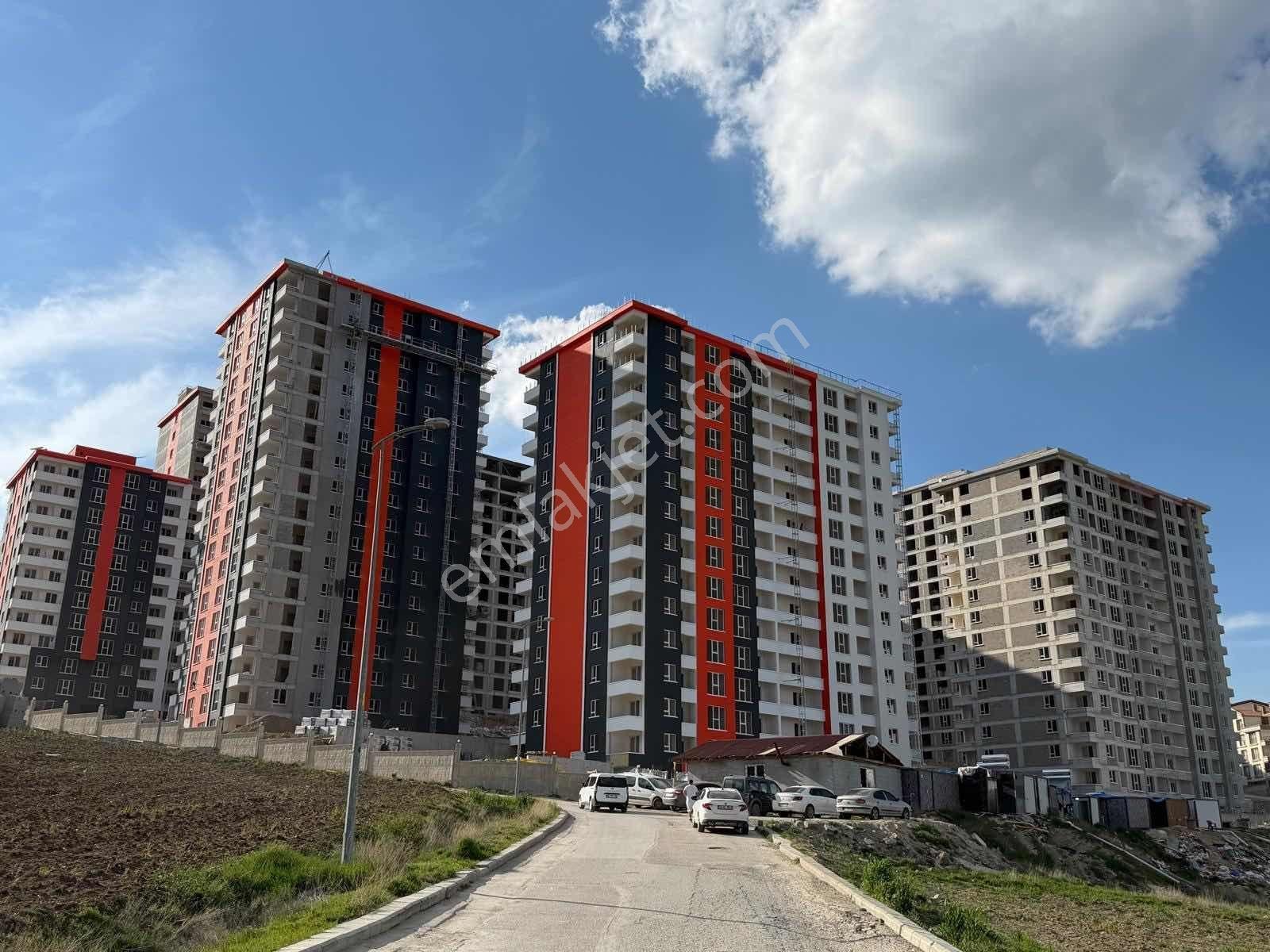 İmparator | Angora Göl Evlerinde / Ön Blok/ Göl Manzaralı 2+1