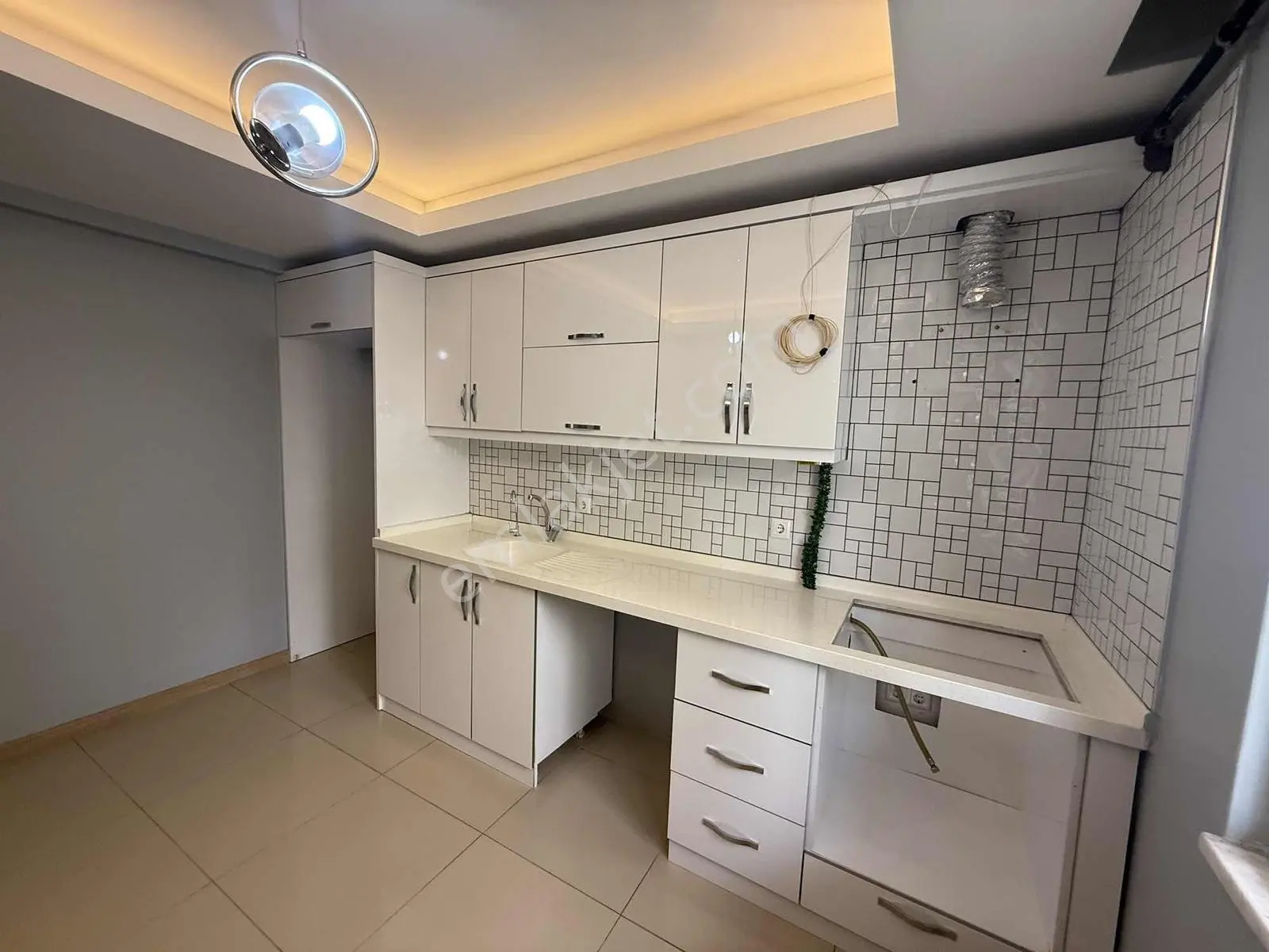 Köksal Ersayın Lisesi Karşısı Kiralık Müstakil Girişli Geniş 2+1