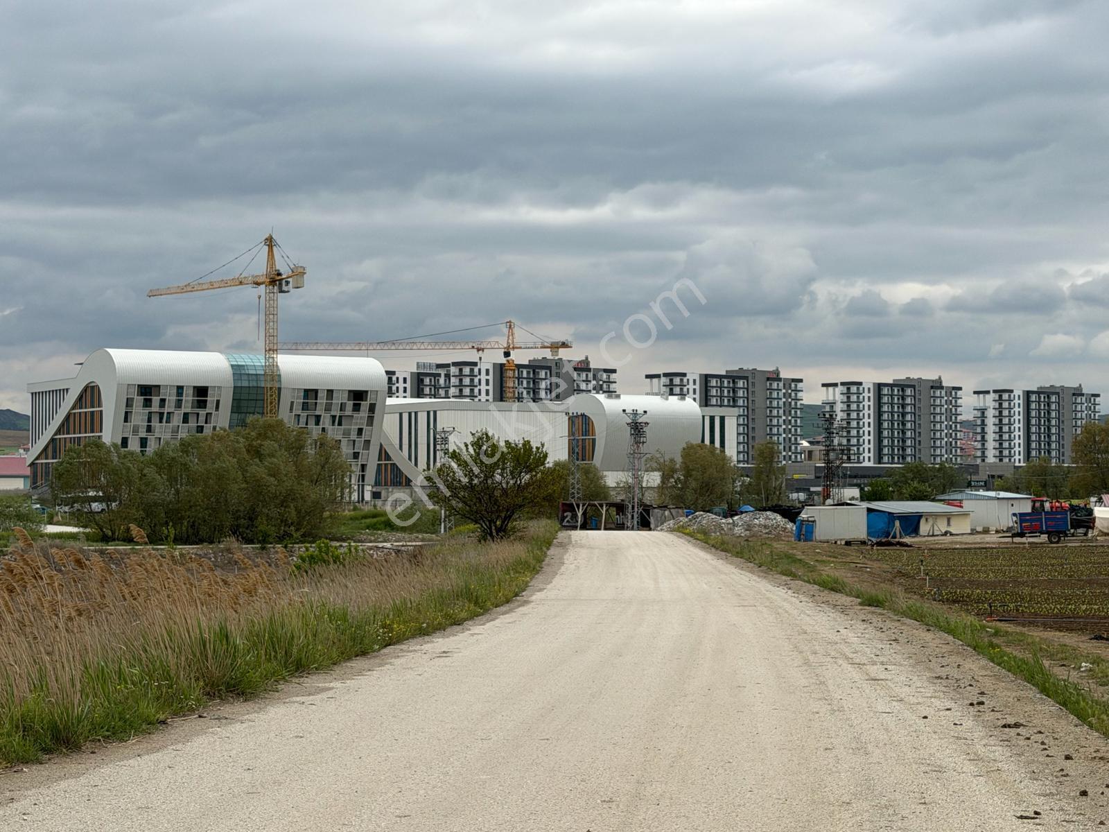 Gökçe Emlak'tan Saray Gümüşolukta Yola Cephe Fabrikaların Yanı - Görsel 22