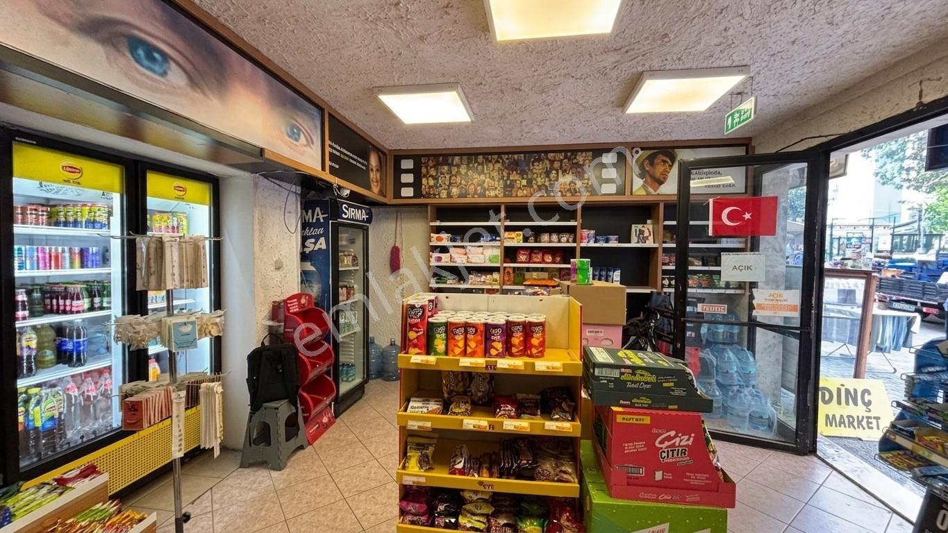 Acil / Balçova Meydanda Ata Ve Mithatpaşa Kesişiminde Market