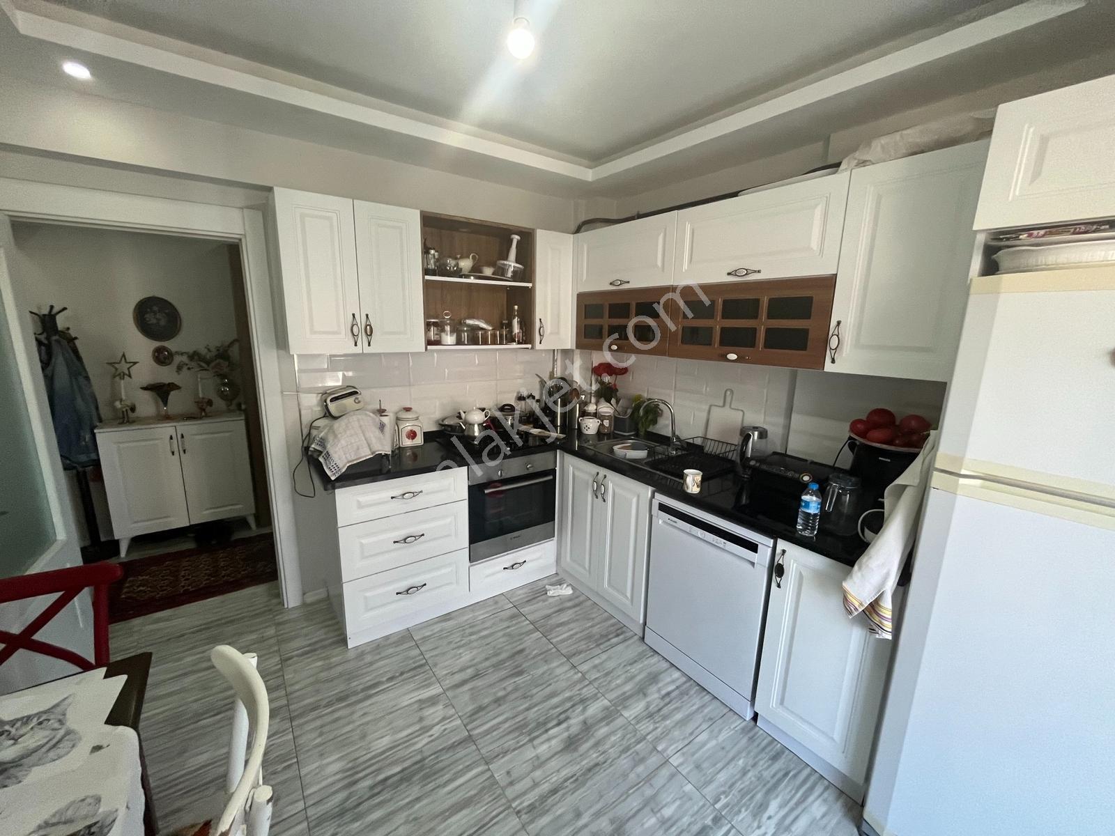Turyap'tan Havuzlu Lüks Site De Kiralık Ara Kat 3+1 - Görsel 8