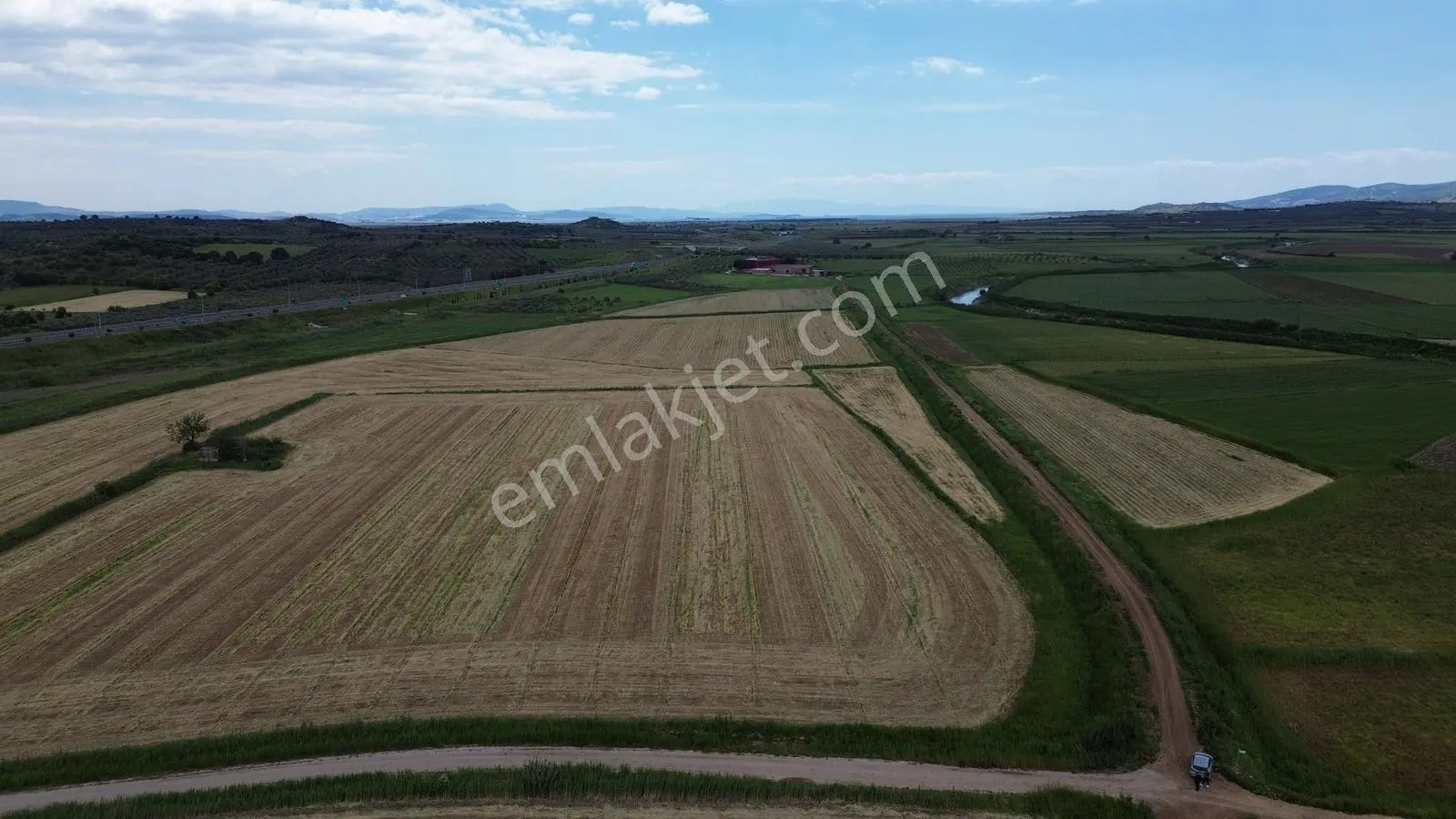 Zeytindağda Yatırımlık Satılık Verimli Tarla 15.400m2
