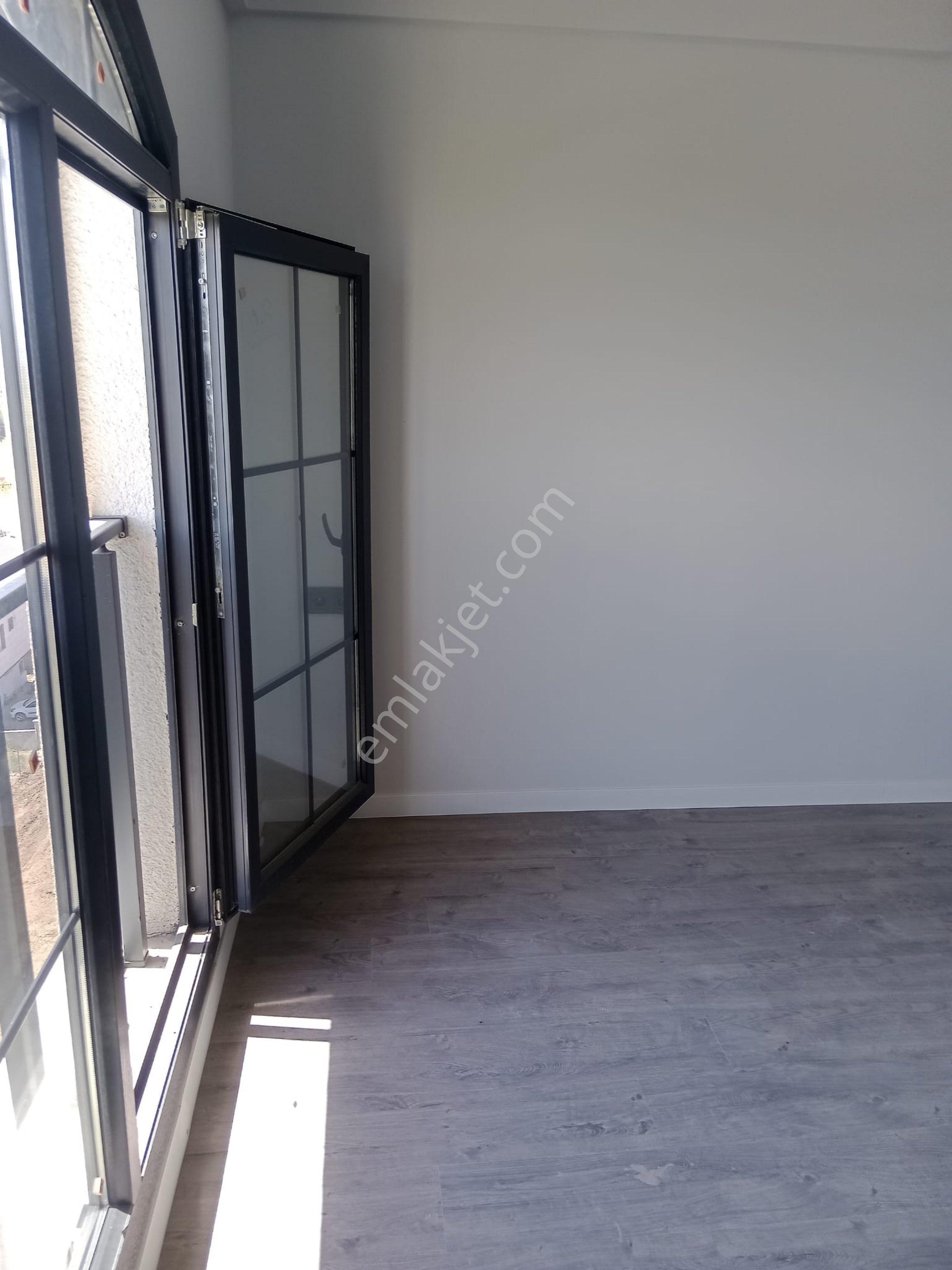 Ayrancılar Merkezde Sıfır Cadde Üzerinde 1 + 1 Amerikan Mutfaklı Kiralık Daire Havuzlu Sitede - Görsel 3