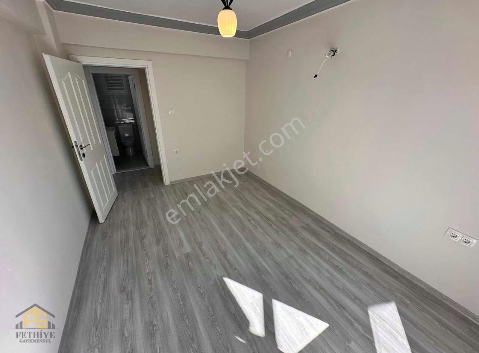 Tuzla Mahallesinde Kiralık Eşyasız 3+1 Daire - Görsel 3