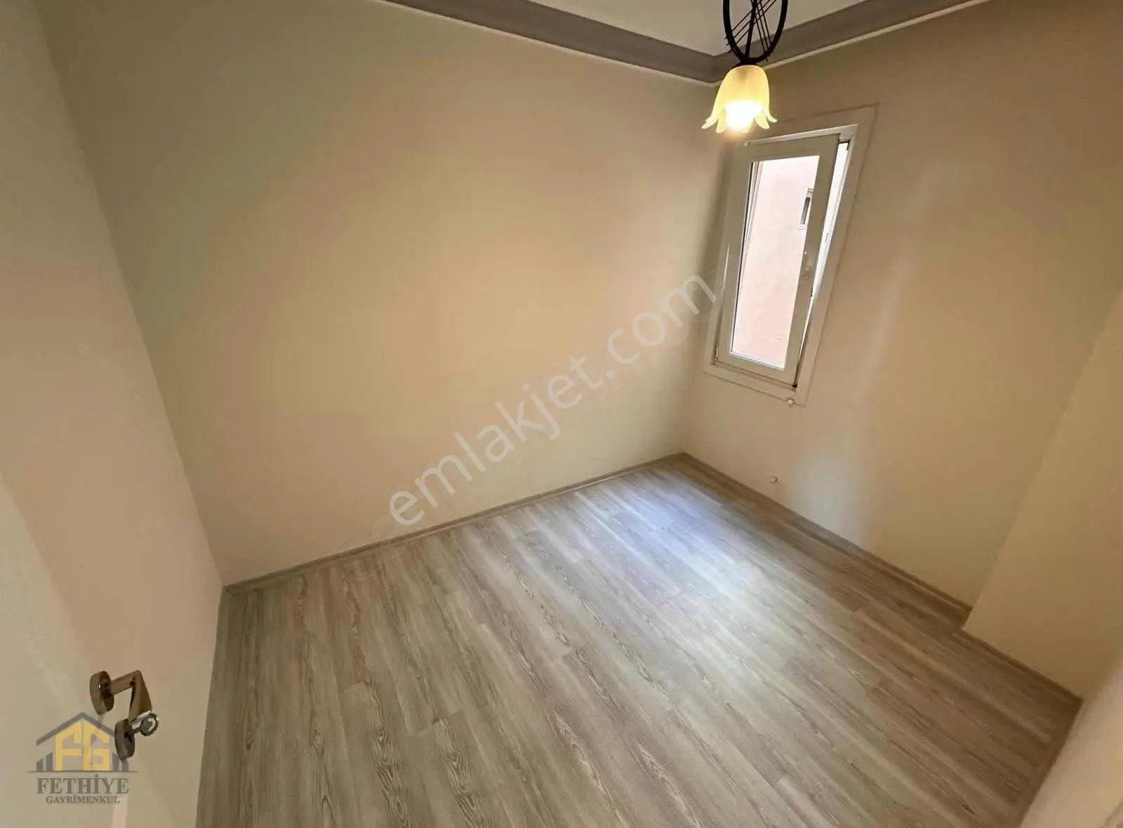 Tuzla Mahallesinde Kiralık Eşyasız 3+1 Daire - Görsel 2