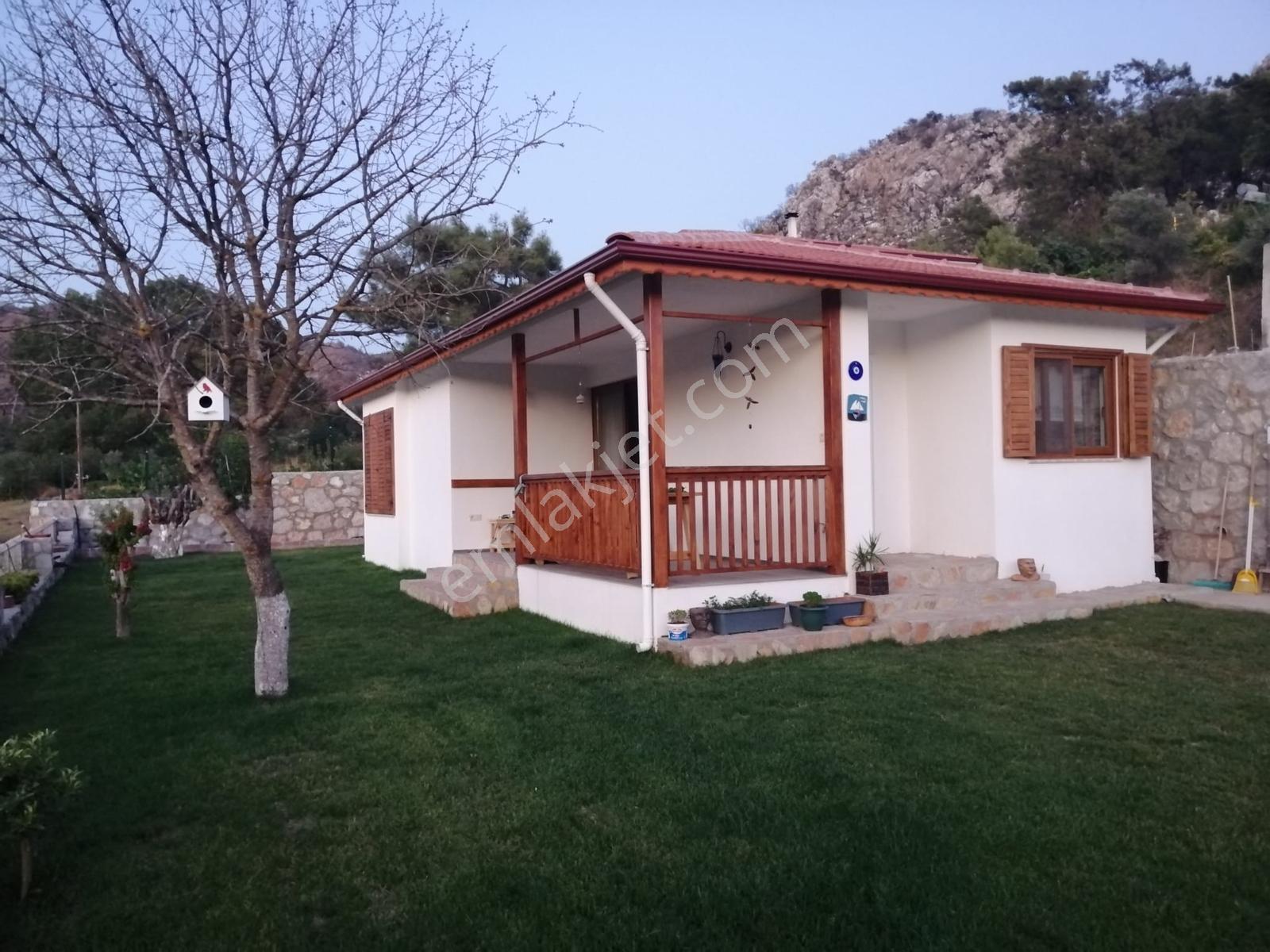 Marmaris Hisarönün'de 1 Dönüm, İçinde Evi Ve Deposu Olan Arsa
