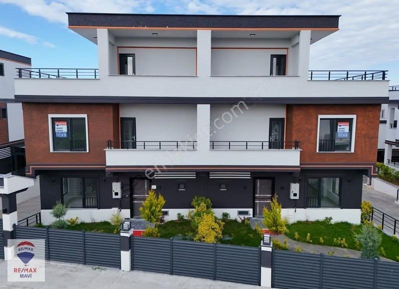 Karasu'da Deniz Ve Doğa Manzaralı, Sağlam Zeminli Lüks 5+1 Villa