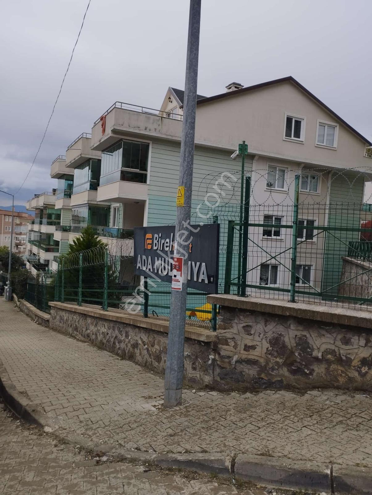 Halitpaşada Ada Mudanya Sitesinde Havuzlu 2+1 Kiralık Daire
