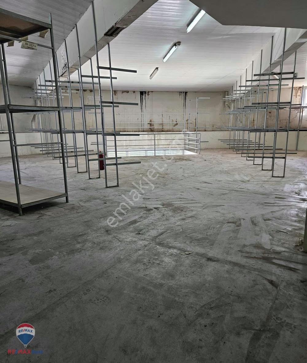 65 Hakan Büyük"ten Çiğli Kipa Yanı Balcılar San. Kiralık Dükkan - Görsel 8