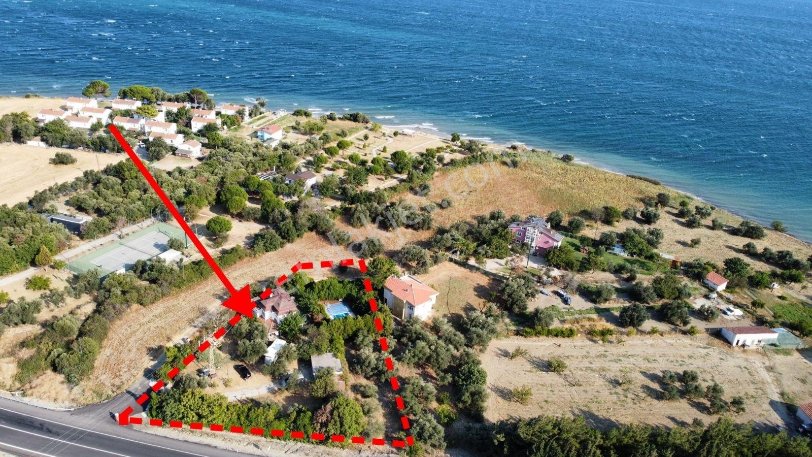 1796 Metre Kare Arazi İçinde Yüzme Havuzlu Bahçeli Villa - Görsel 19