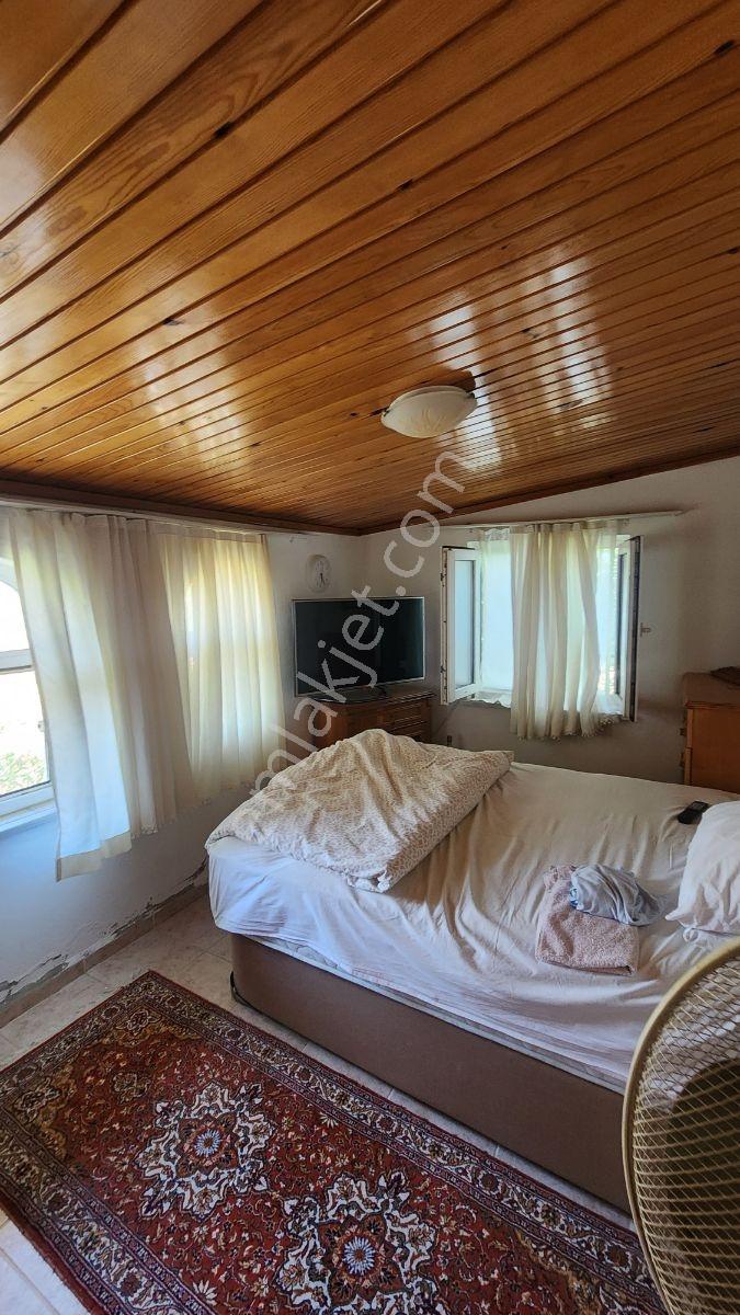 1796 Metre Kare Arazi İçinde Yüzme Havuzlu Bahçeli Villa - Görsel 31
