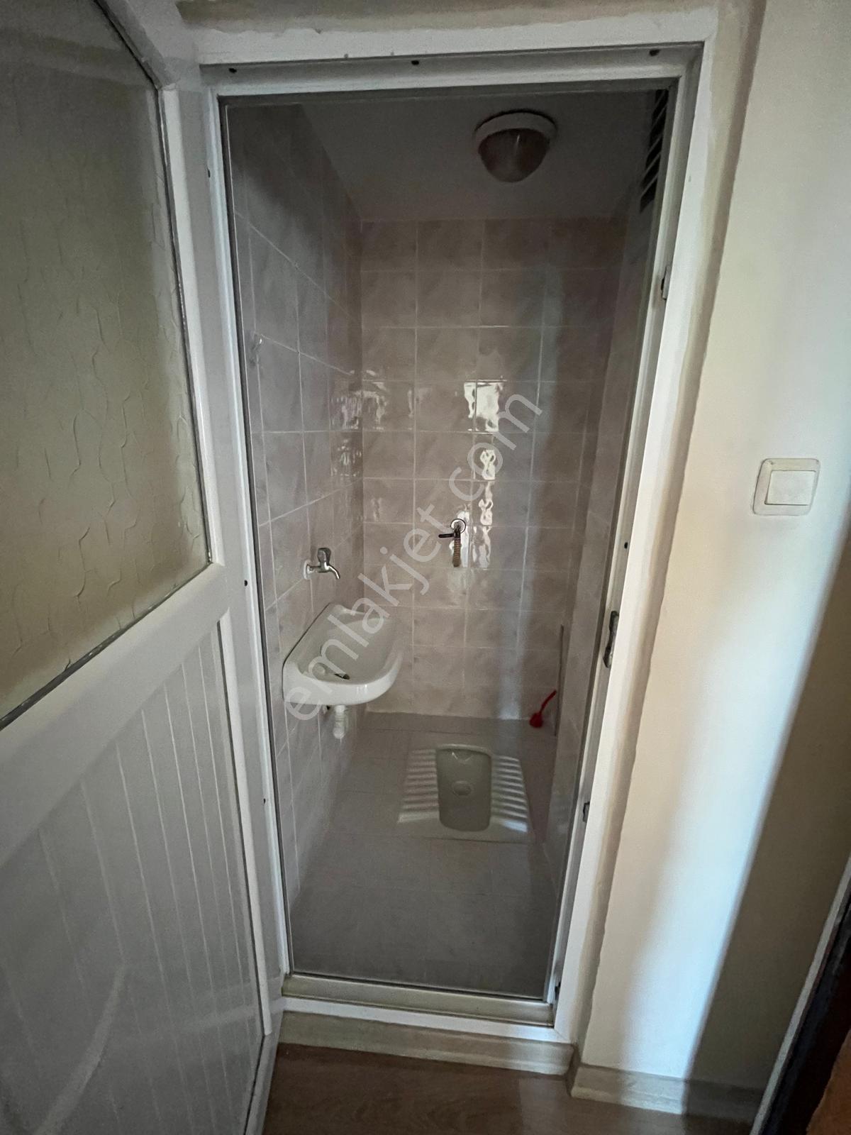 Çamlıcadan Şehir Merkezinde Cadde Üzerinde - Görsel 16