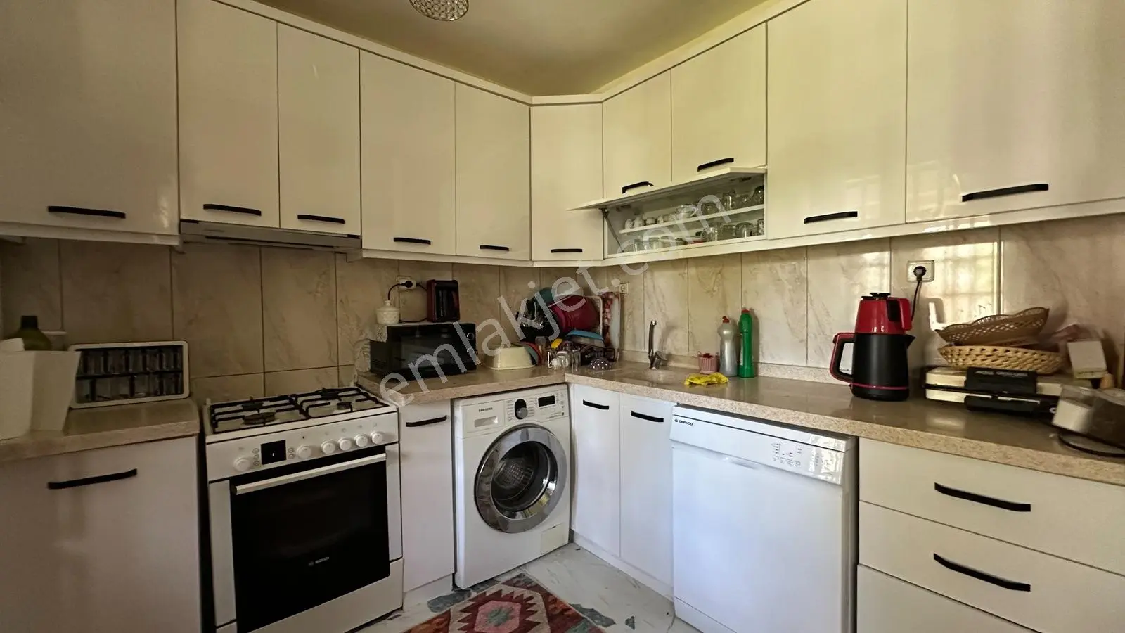 Pelitköy'de Denize 150 Metre Geniş Bahçelii Satılık Villa - Görsel 3