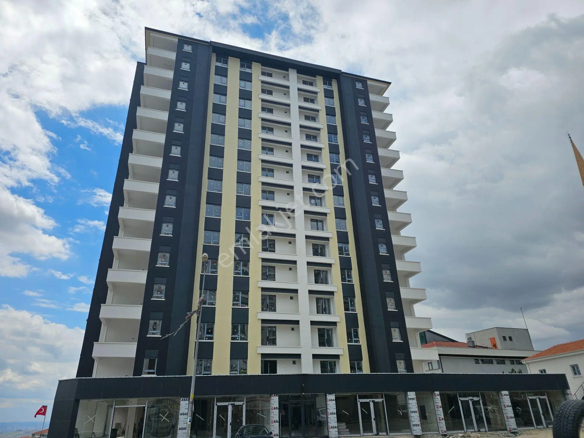 Ferudun Çelikte Cadde Üstü Site İçinde Sıfır Daire