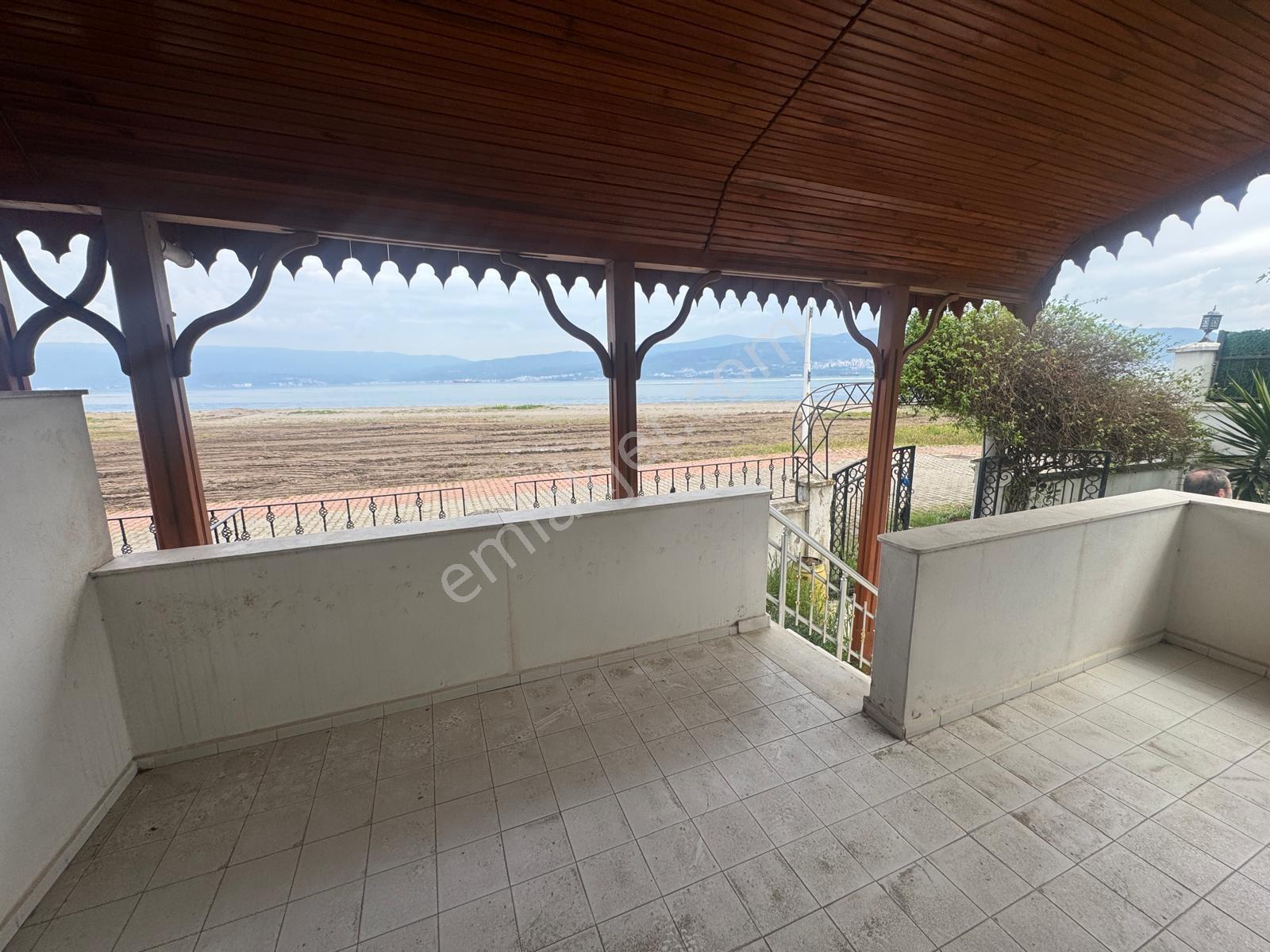 Gemsaz'da Sahile Sıfır Satılık Tripleks Villa - Görsel 6