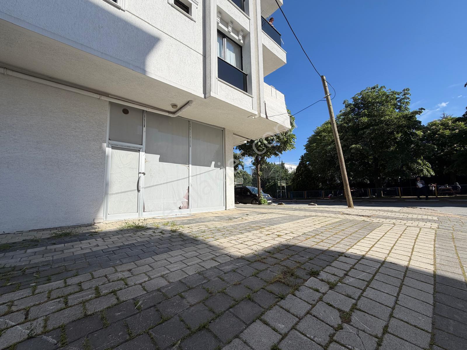 Samandıra’da-cadde Üzeri-tabela Değeri Yüksek-köşe Bina-125 M2 Dükkan - Görsel 6