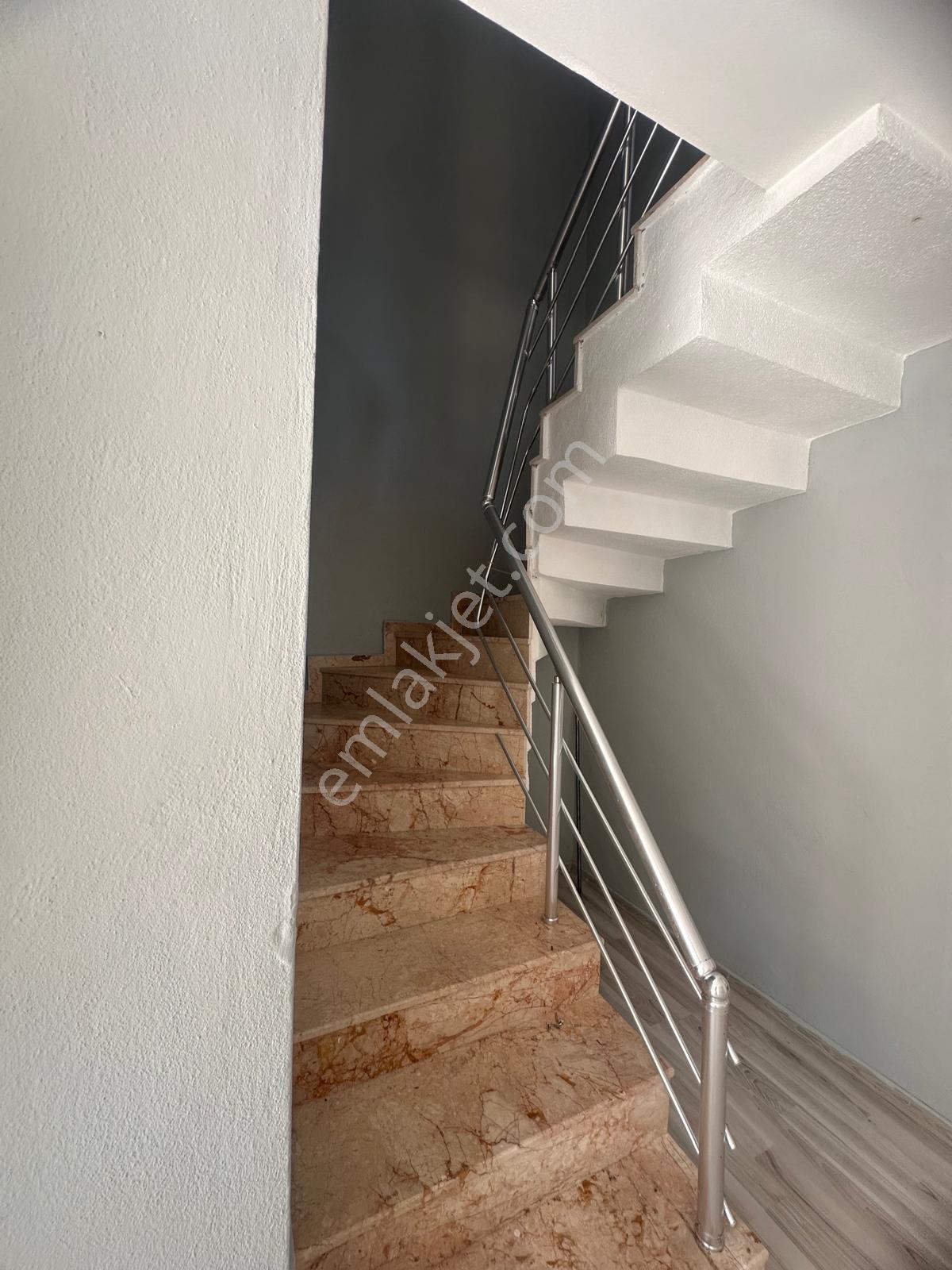 Foça Kazım Dirik Mah. Kiralık Kapalı Mutfak 2+1 Dubleks Daire - Görsel 2