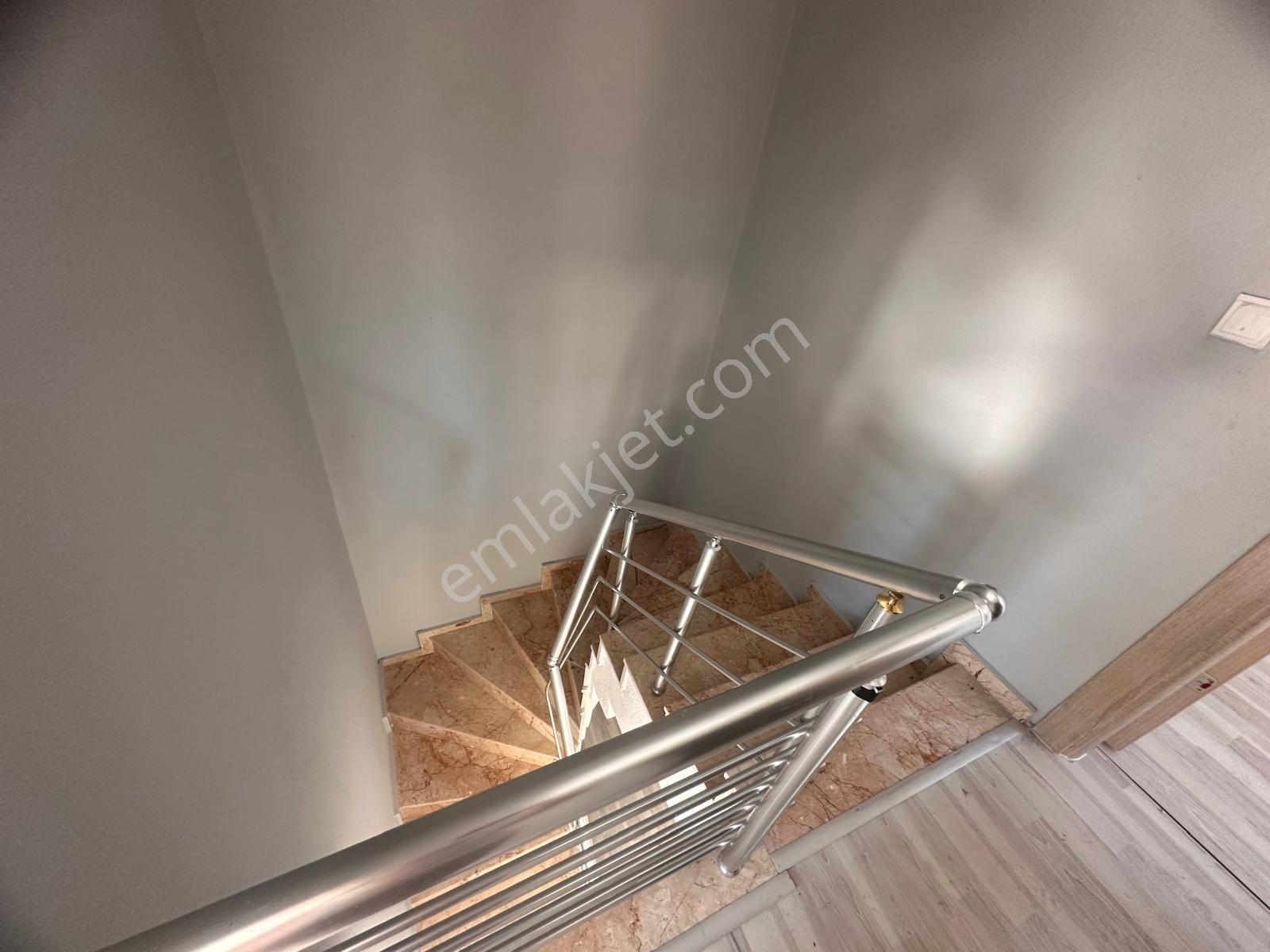 Foça Kazım Dirik Mah. Kiralık Kapalı Mutfak 2+1 Dubleks Daire - Görsel 3
