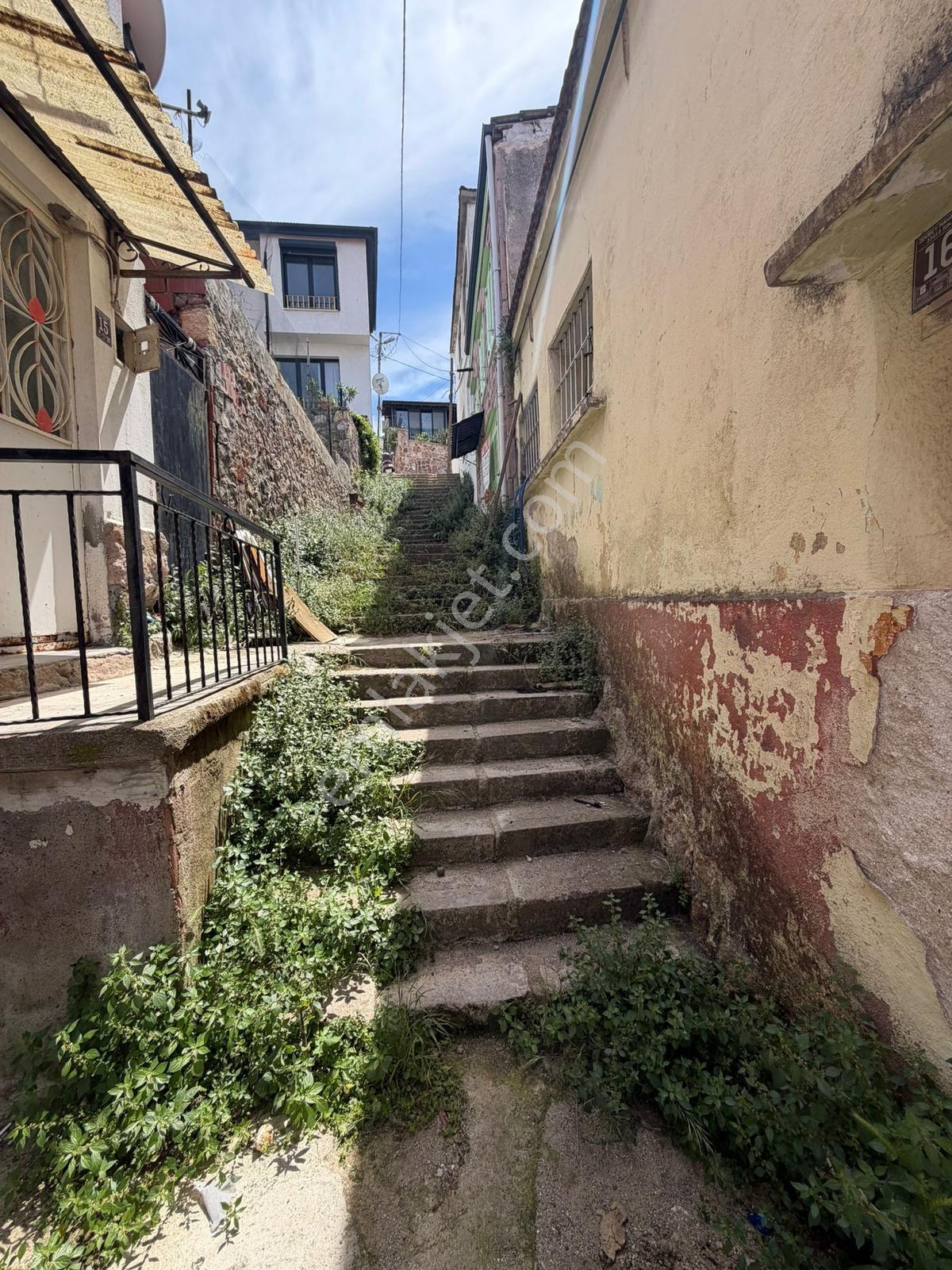 Ayvalık'ta Satılık Tarihi Müstakil Ev Arsası - Görsel 14