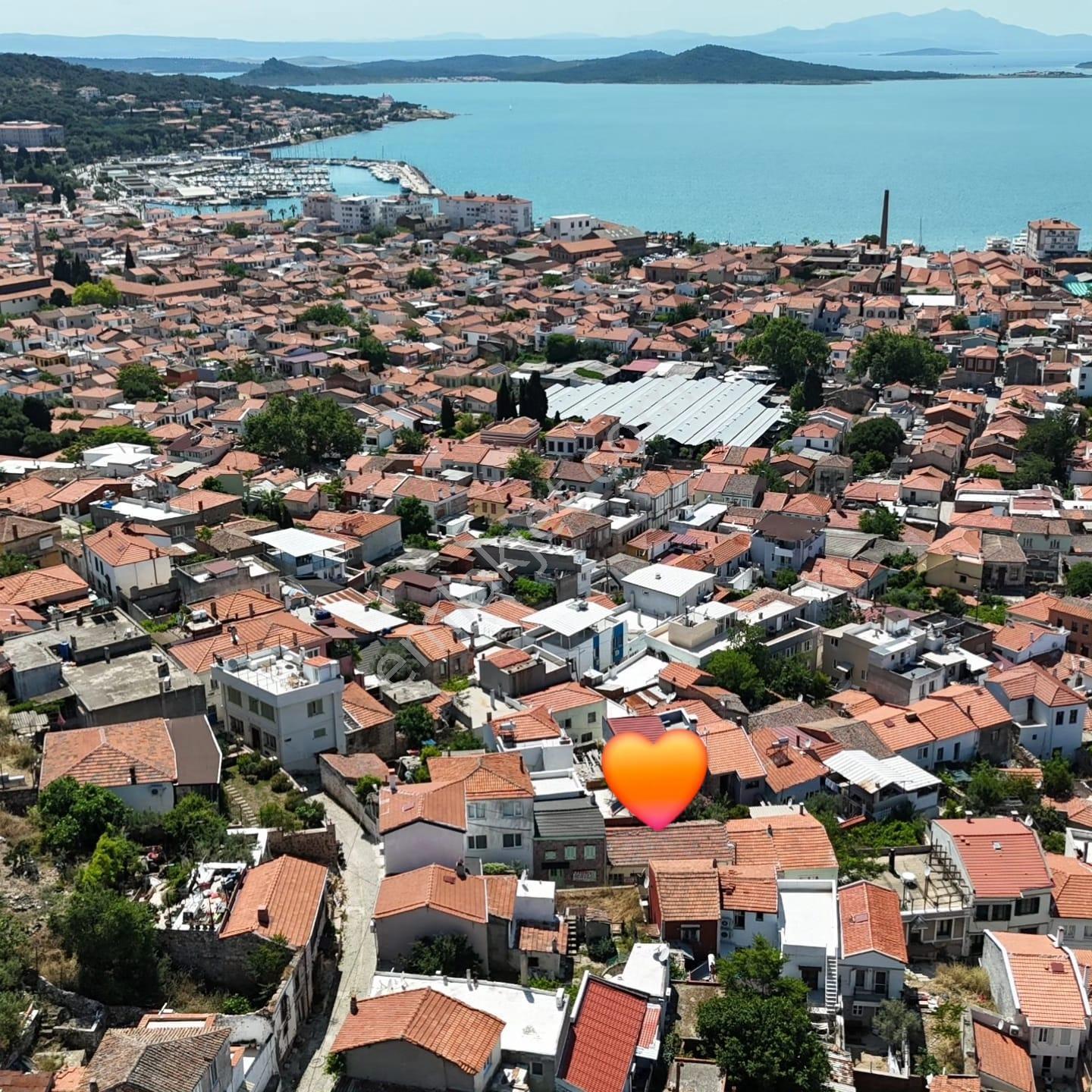 Ayvalık'ta Satılık Tarihi Müstakil Ev Arsası - Görsel 25