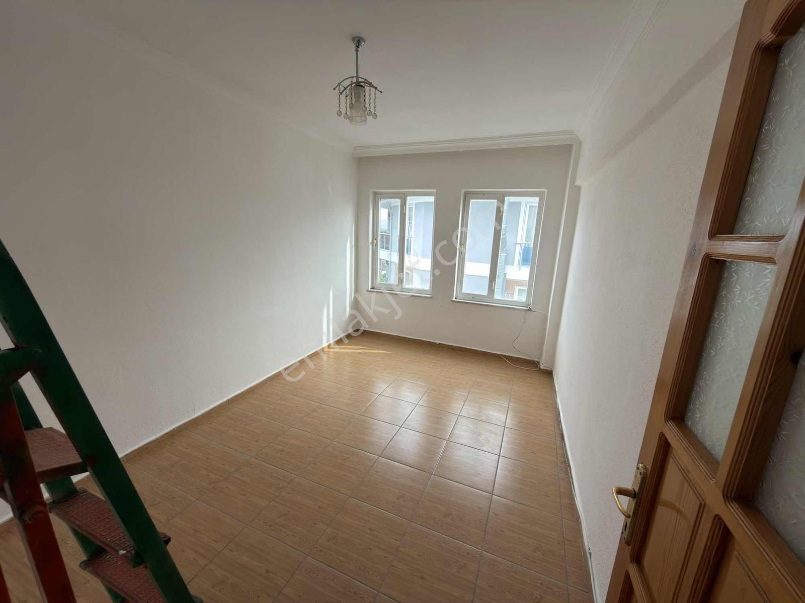 En Üst Kat | 3 Cepheli | Geniş Teraslı 2+1 Ferah Daire - Görsel 7