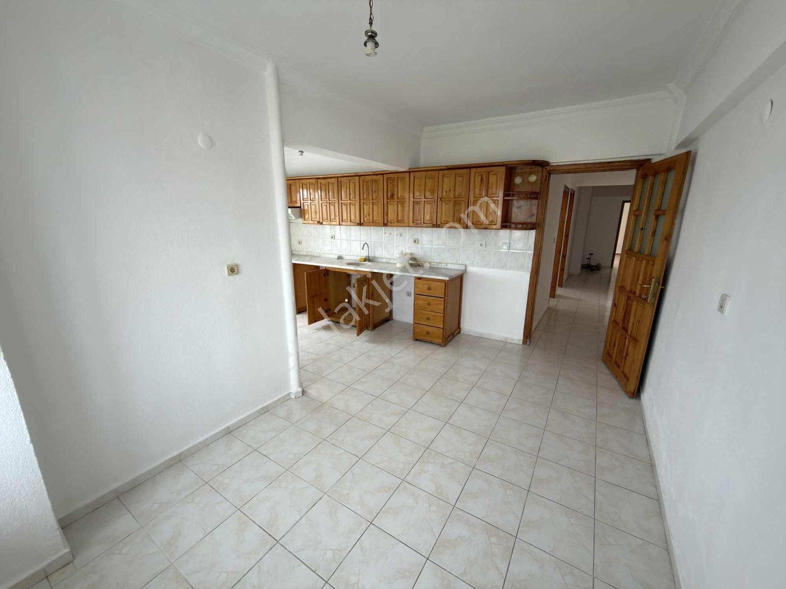 En Üst Kat | 3 Cepheli | Geniş Teraslı 2+1 Ferah Daire - Görsel 14